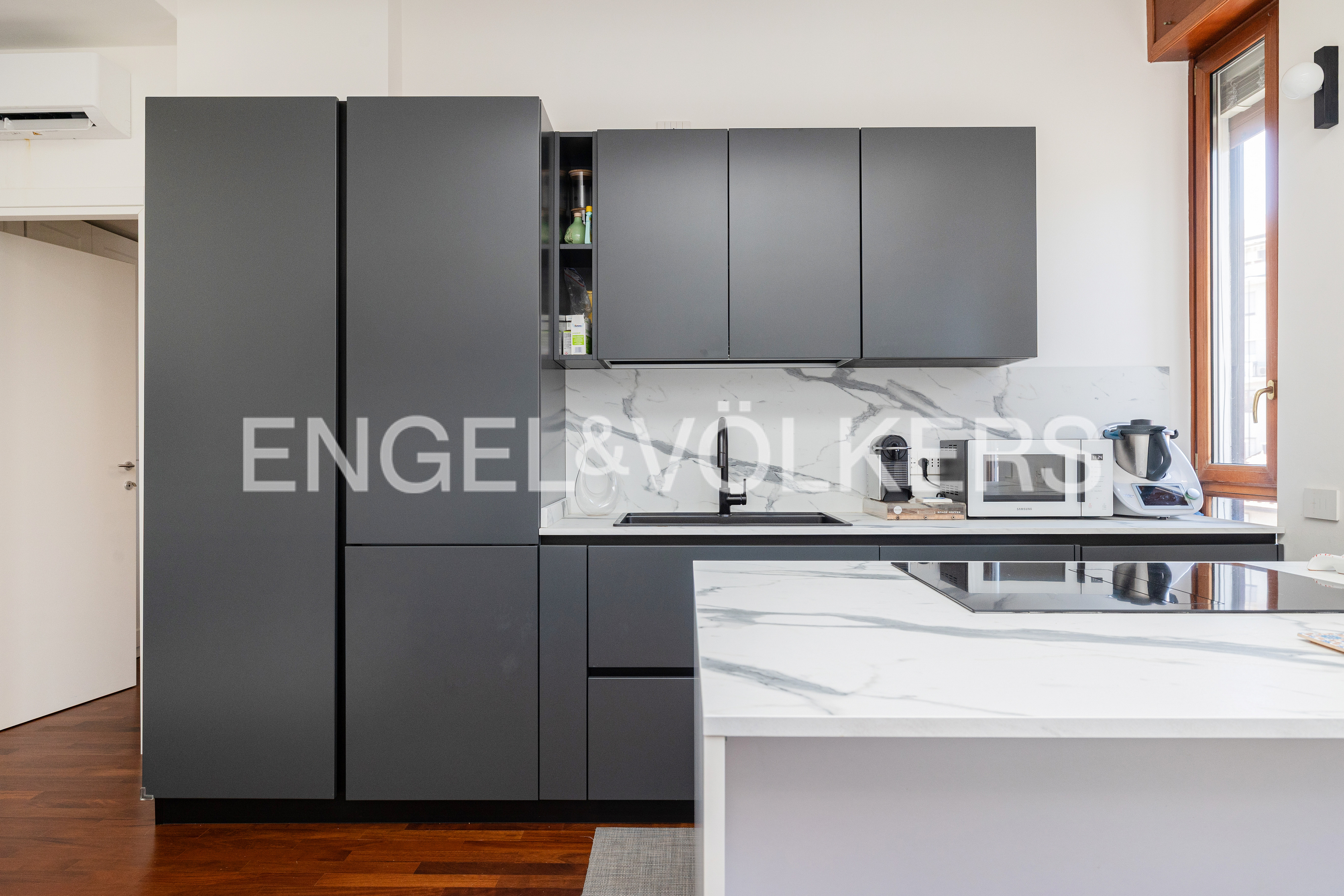 Renovated one-bedroom apartment In Rubens Street