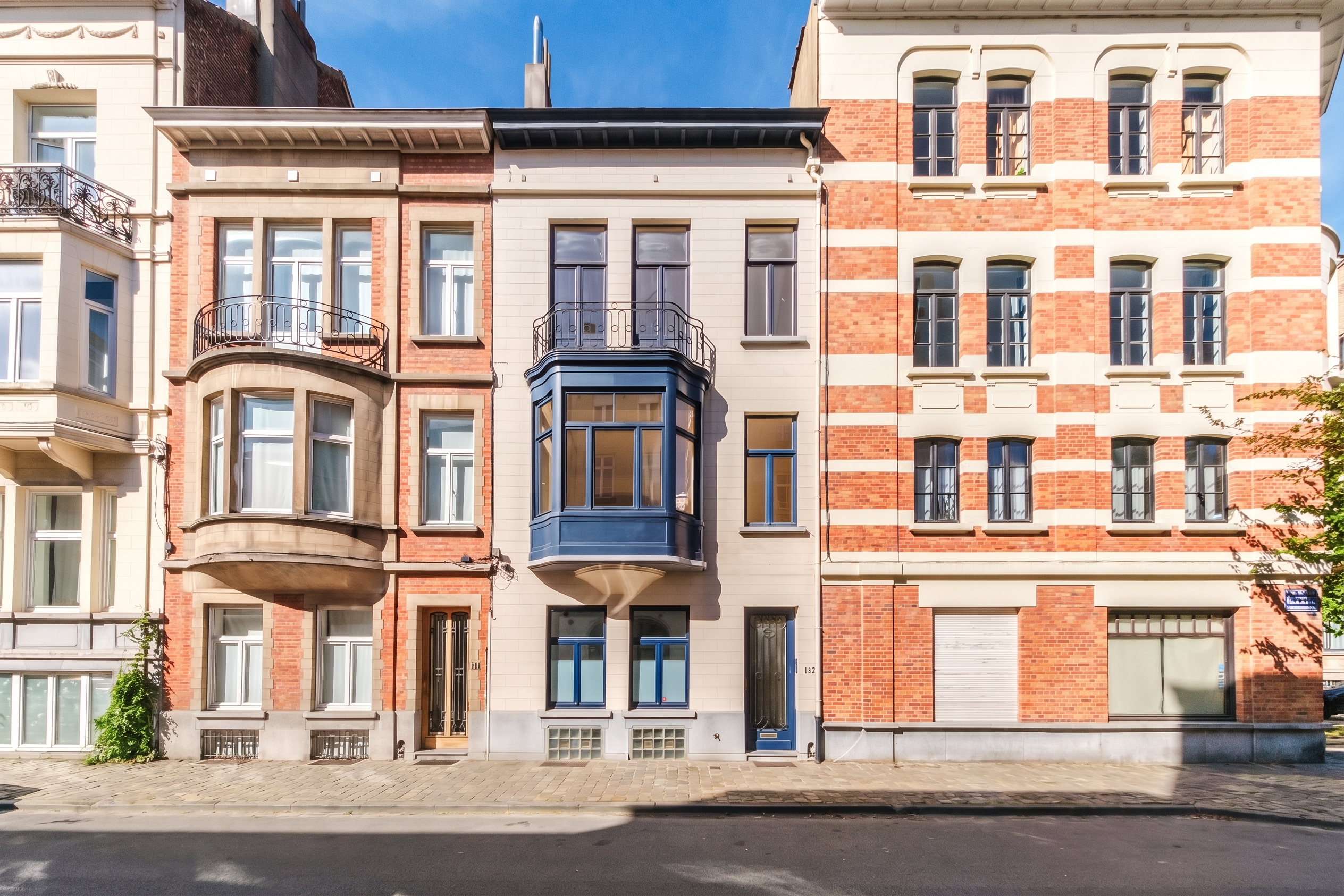 Elegant character home to reinvent in the heart of Brussels’ European Quarter, offering 380 m², 5 bedrooms, a terrace and a full basement [AI-modified]
