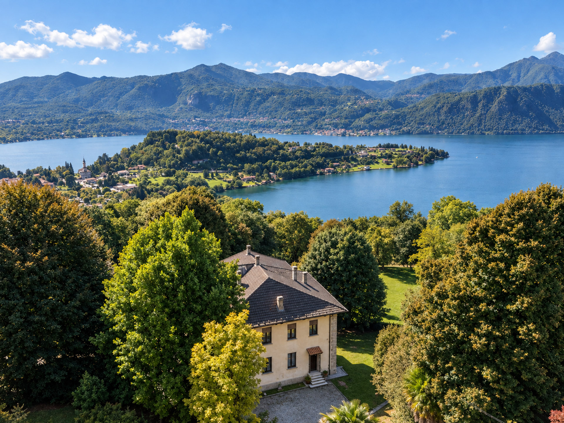 Period residence with panoramic terrace overlooking Lake Orta