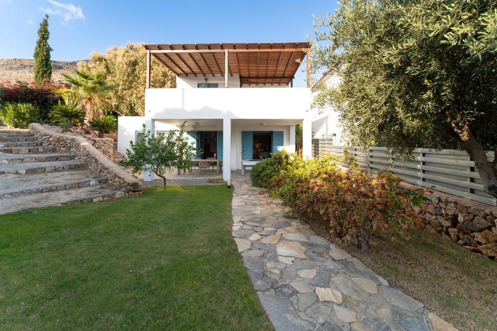 Elegant villa with breathtaking sea views in the bay of Navarone