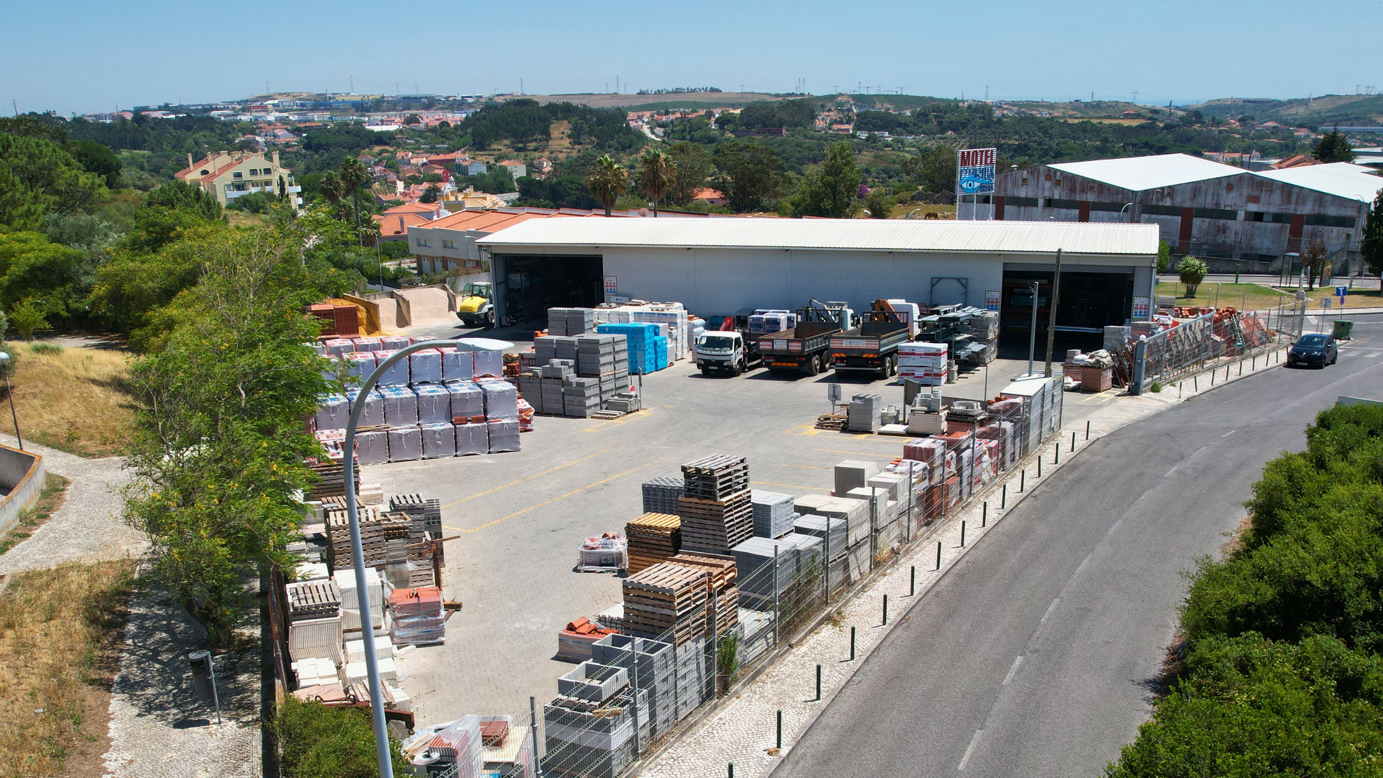 750 m² Warehouse on a 2,640 m² Plot | Alto do Forte, Rio de Mouro