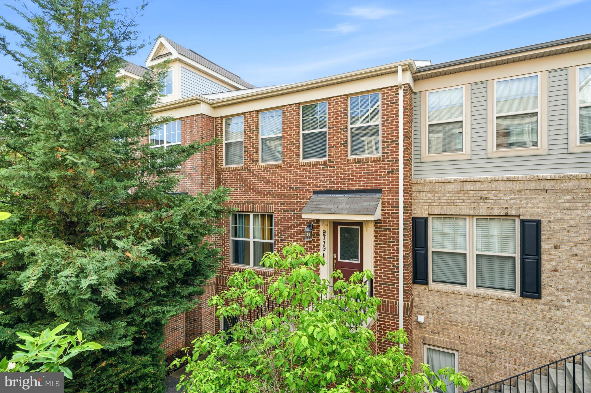 Spacious Townhome in Scotland Heights