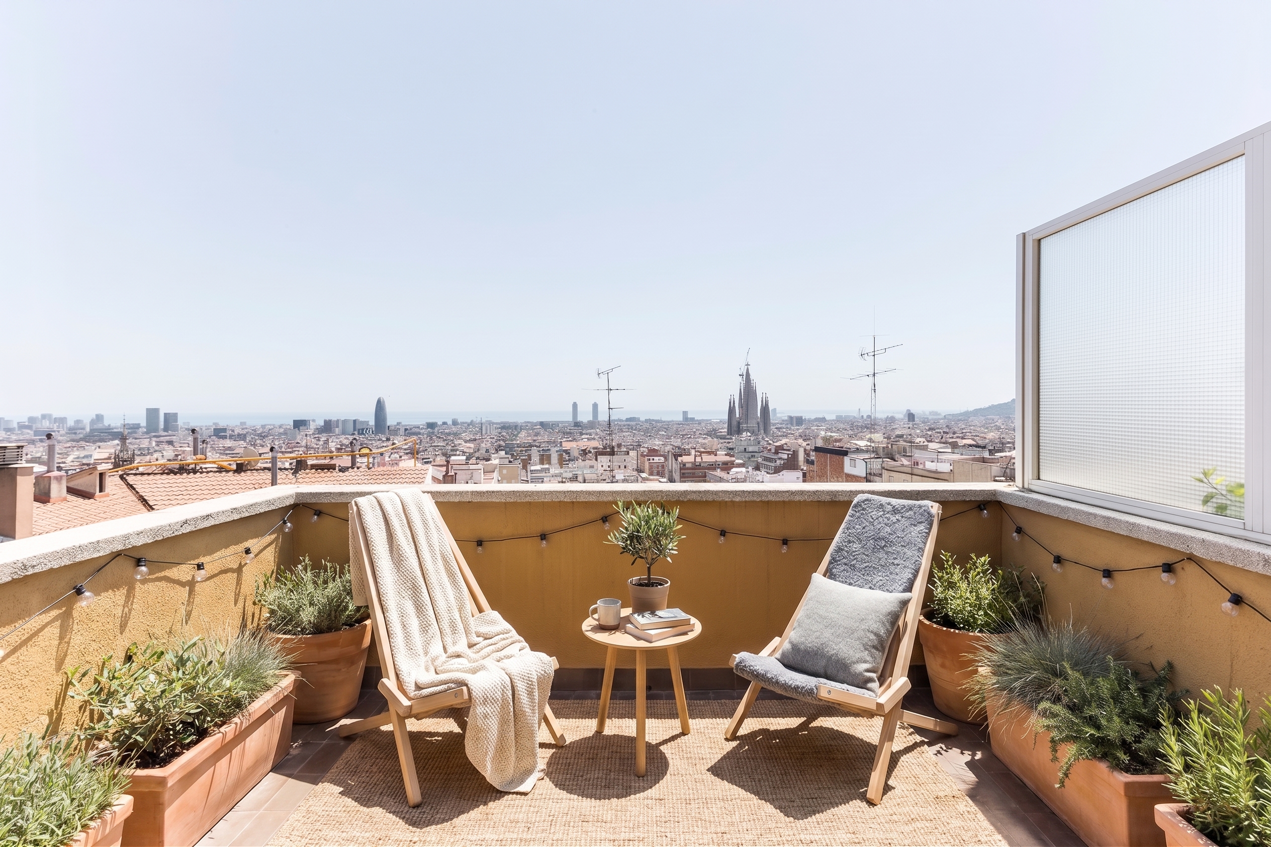 Discover an exclusive apartment with a terrace and sea views in El Guinardó, Barcelona