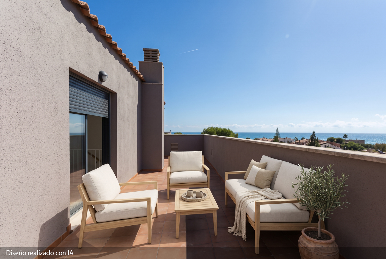 Penthouse with sea views, just meters from the sea