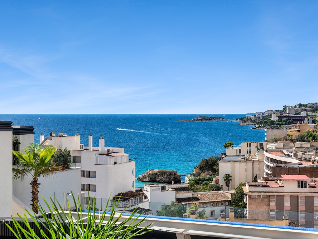 Modern new-build apartment with private pool and stunning sea views