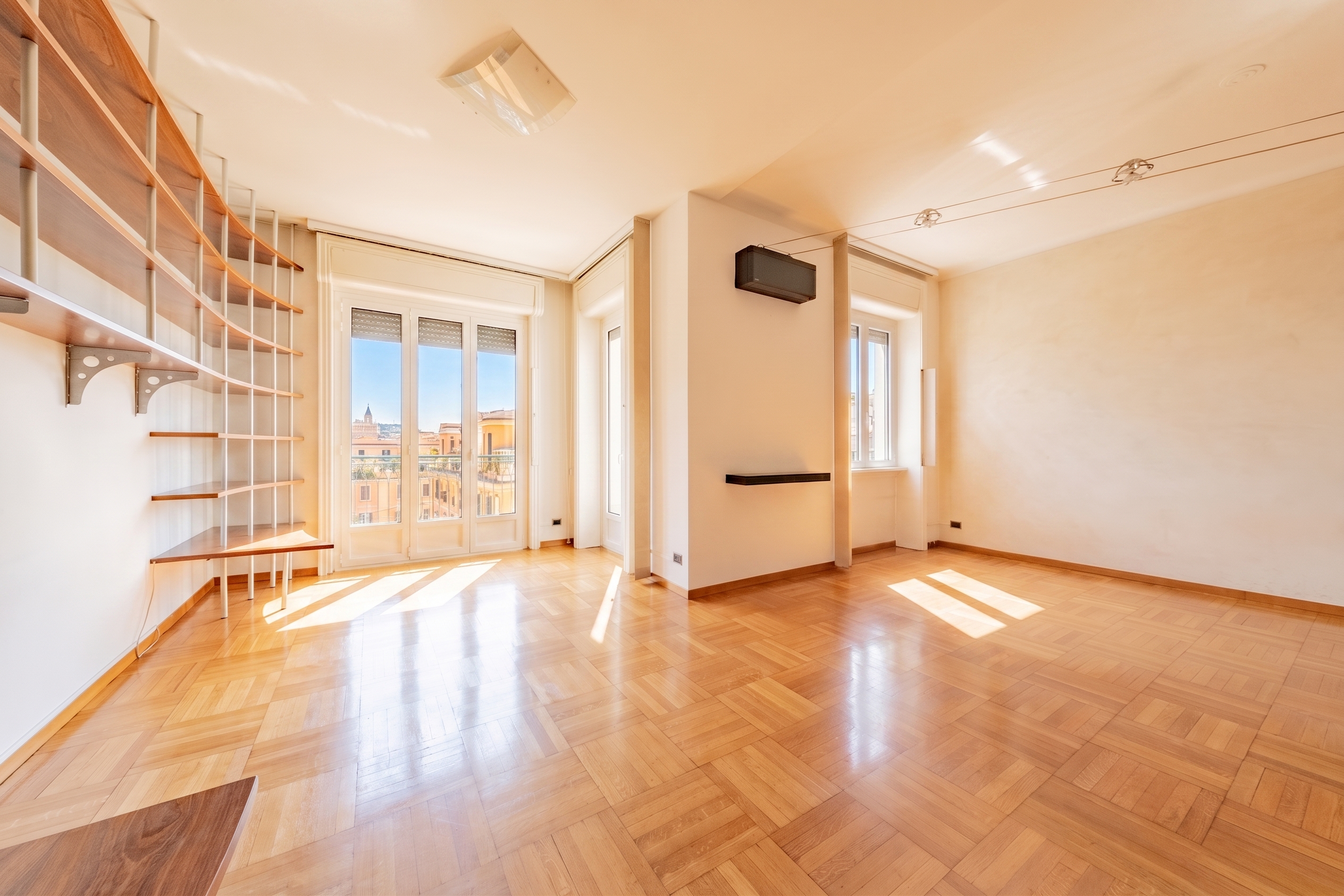 Elegant Apartment for Rent Just Steps from San Babila