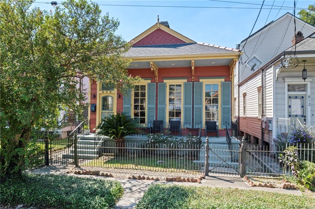 Beautiful Furnished Uptown Rental