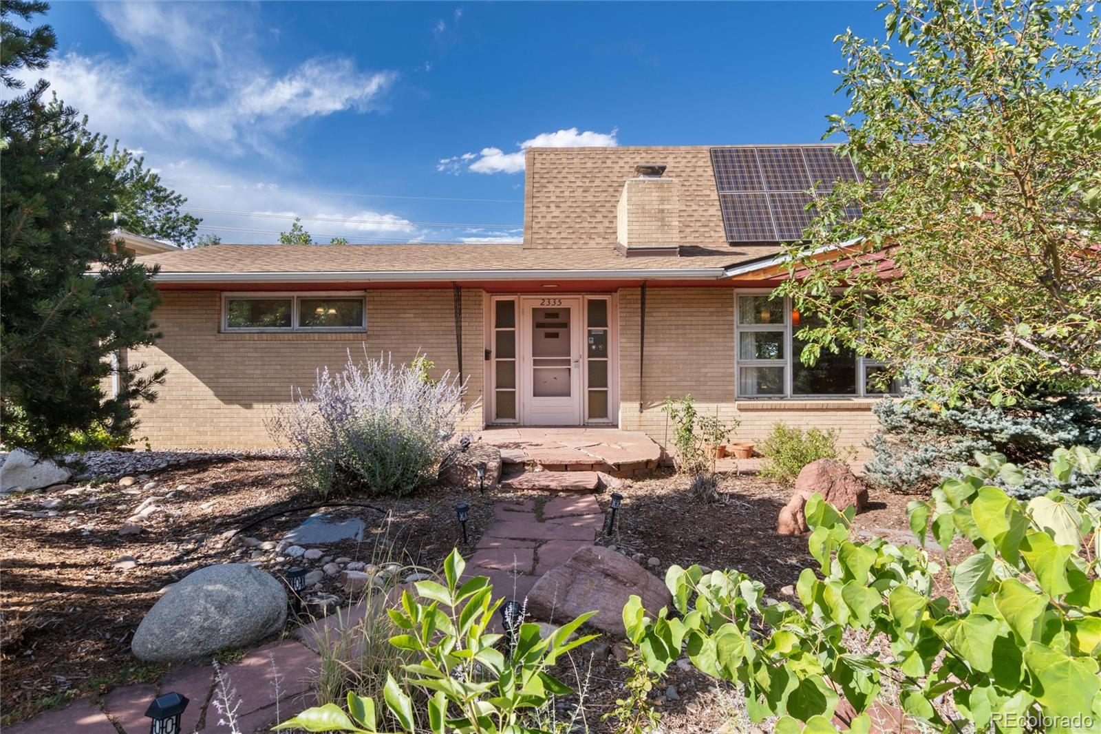 Discover Your Mid-Century Home with Flatiron Views