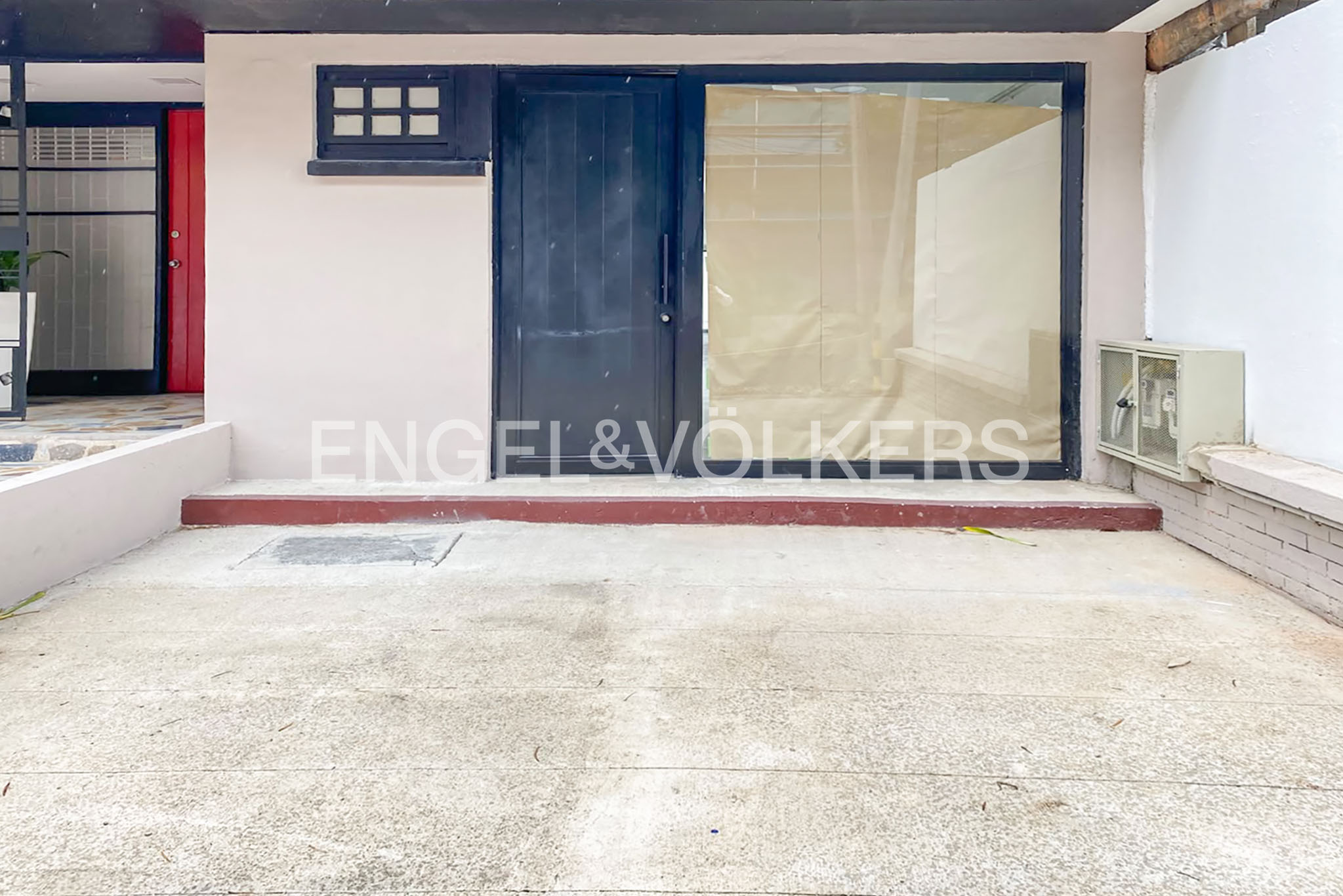 Arriendo Local 121 m2 en Primer  piso, ideal Restaurante, Café
