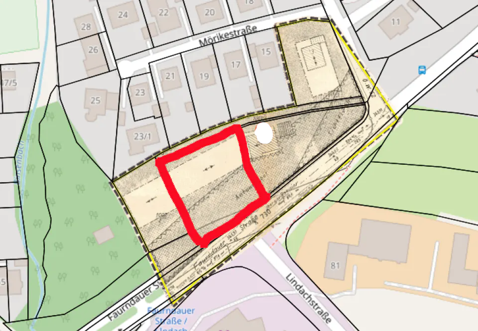 A cadastral map showing a plot of land highlighted with a red border, located near Mőrikestraße and Lindachstraße.