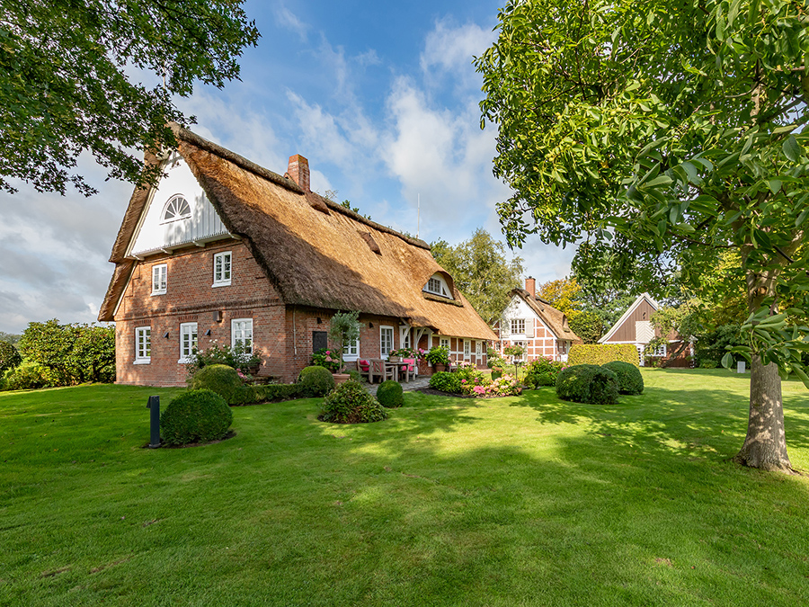 Wunderschönes Reetensemble mit Gästehaus, stilvolles Wohnen in ruhiger Lage!