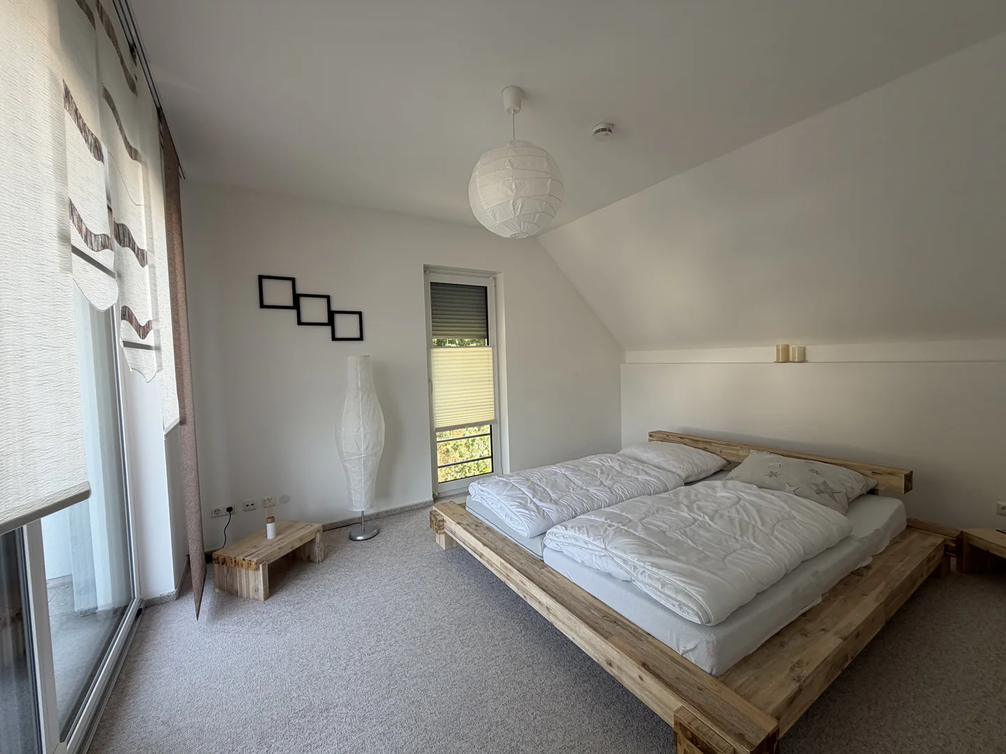 Exklusives Einfamilienhaus zur Miete, mit moderner Schwarz-Weiß-Optik, hochwertiger Ausstattung, Garten und optionalem Zusatzhaus - Photo 3