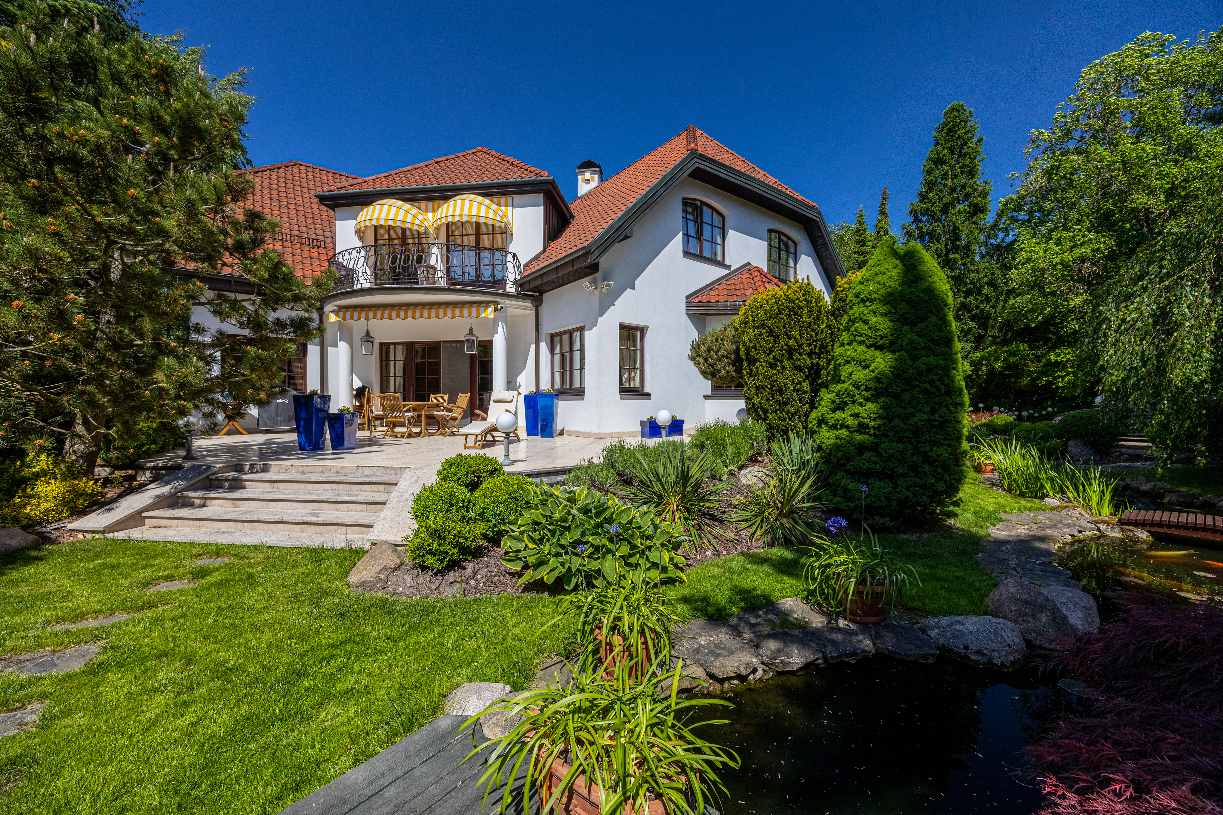 Exceptional 320 m² residence in Warsaw’s Ursynów – garden, sauna, fireplace, and prestigious neighborhood near Kabaty Forest