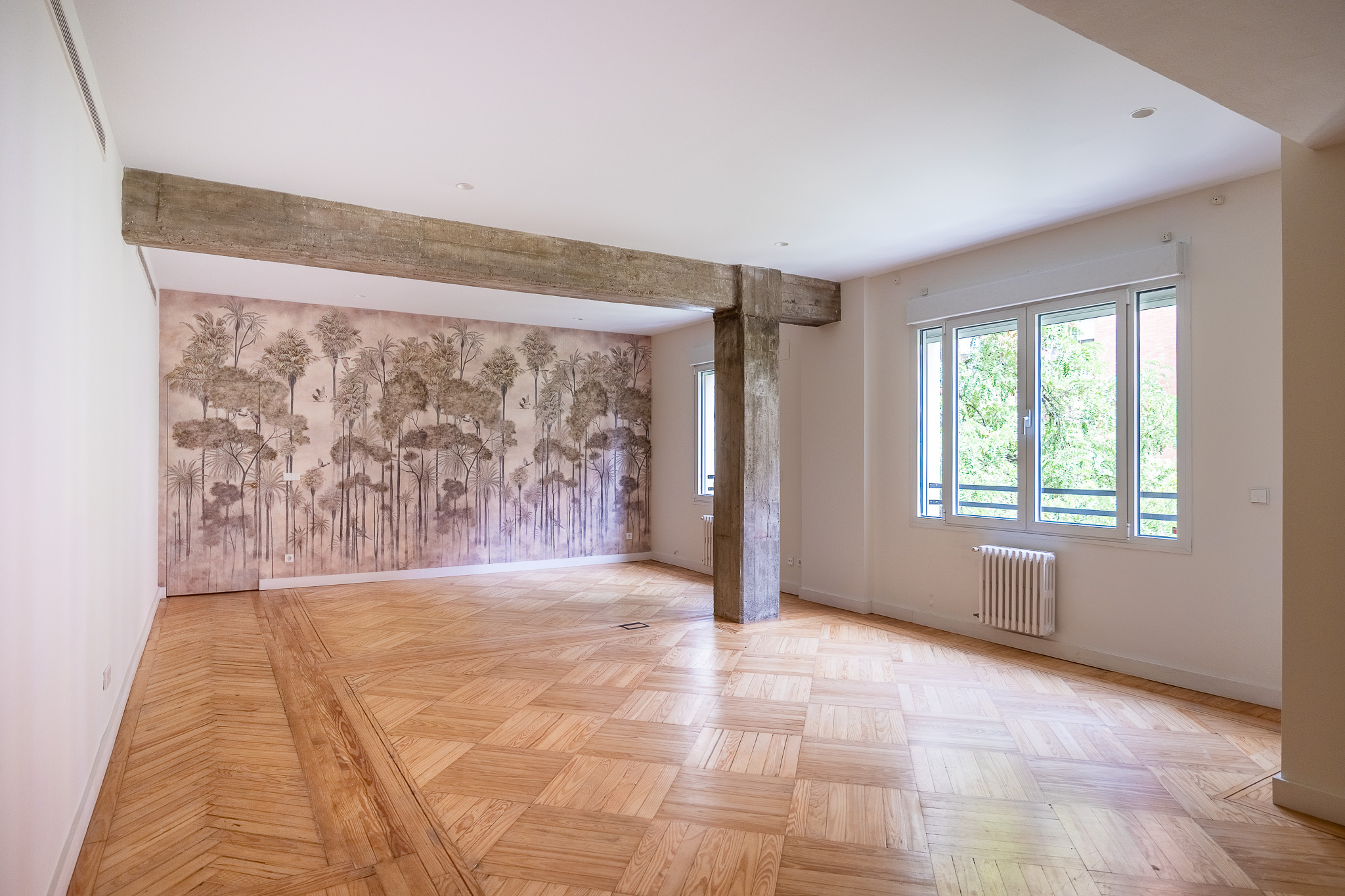 Exclusive apartment in an iconic building in Prado de San Sebastián