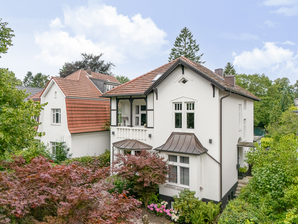 Stilvoll sanierte Jugendstilvilla mit historischem Charme in familienfreundlicher Lage in Fuhlsbüttel