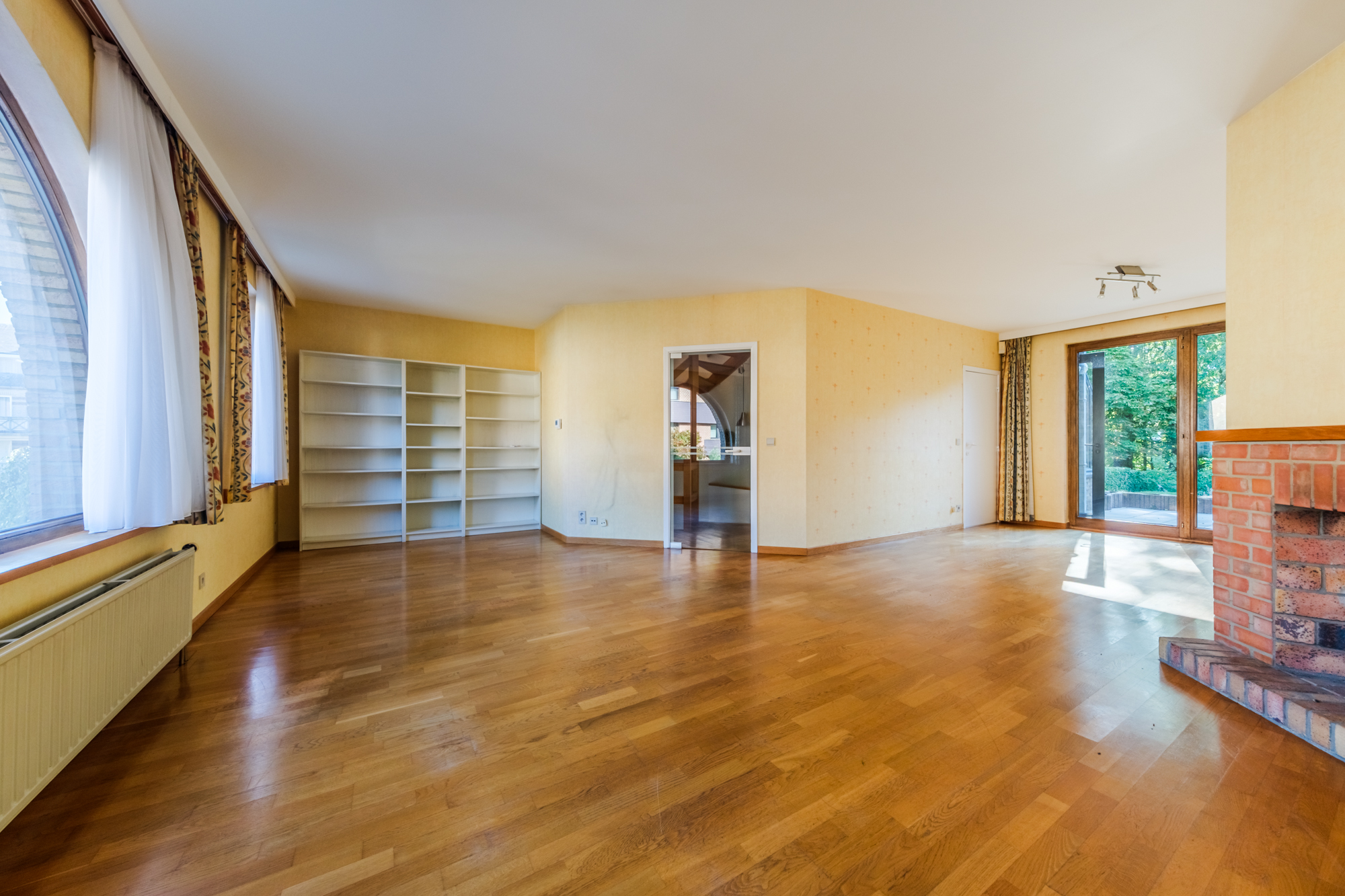 Architect-designed 4-bedroom house in a peaceful, sought-after private enclave