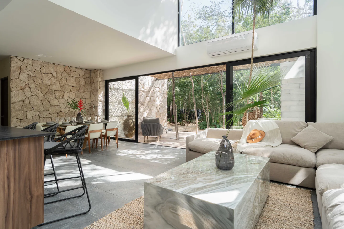 Luxury 4 Bedroom Villa with Large Lot and Pool! 3