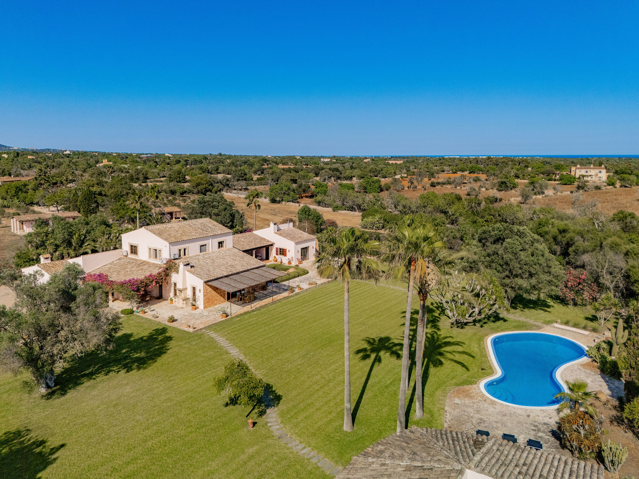 Charmante Natursteinfinca mit mediterranem Garten und Pferdeweide