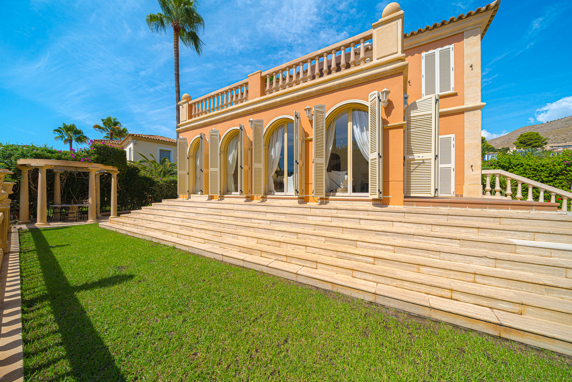 Exclusive mediterranean villa with panoramic sea and bay views in Sierra Cortina