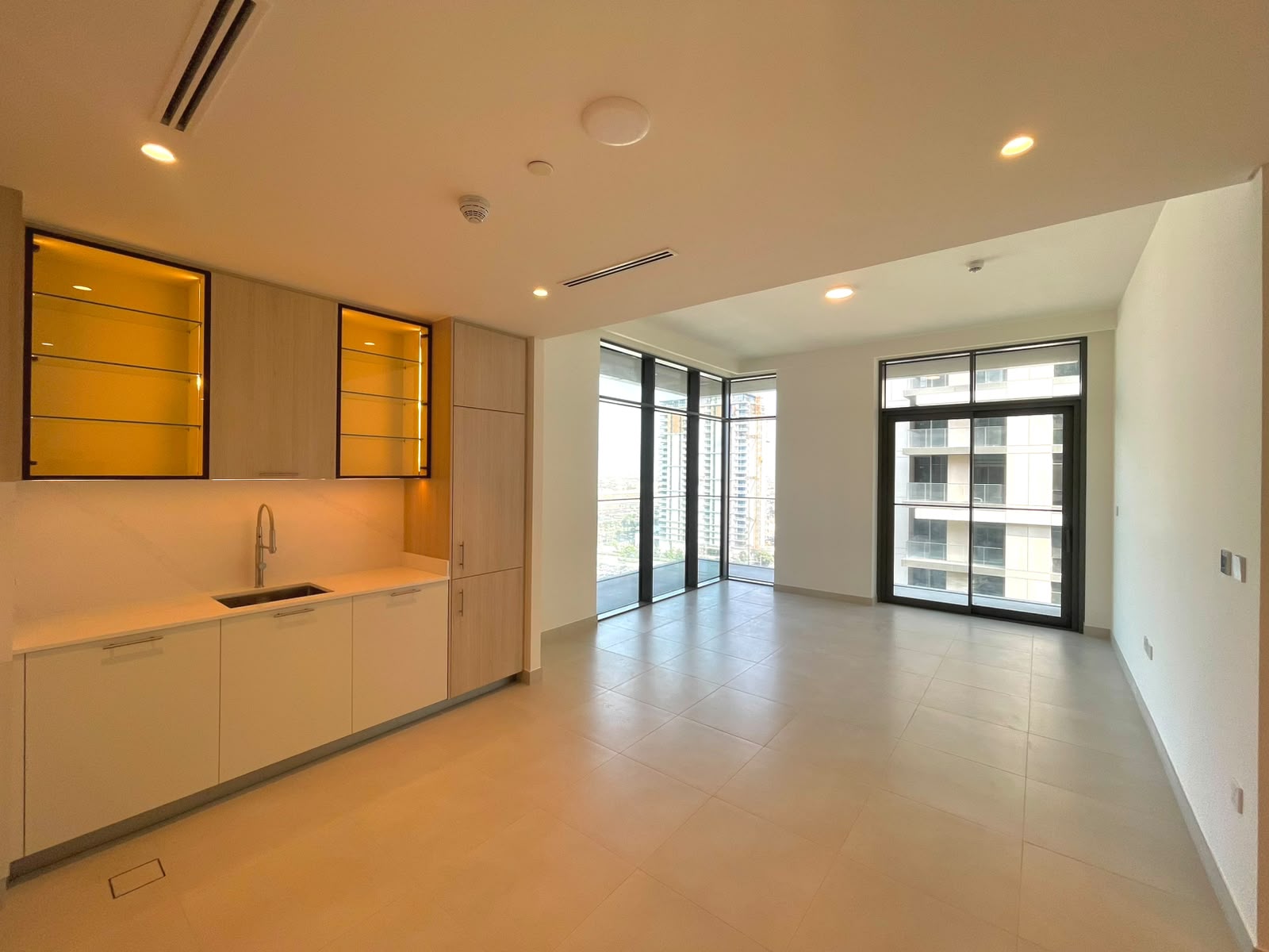 Corner Unit | Kitchen Appliances | High Floor