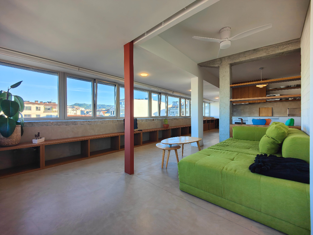 Céntrico piso tipo loft amueblado de 2 dormitorios