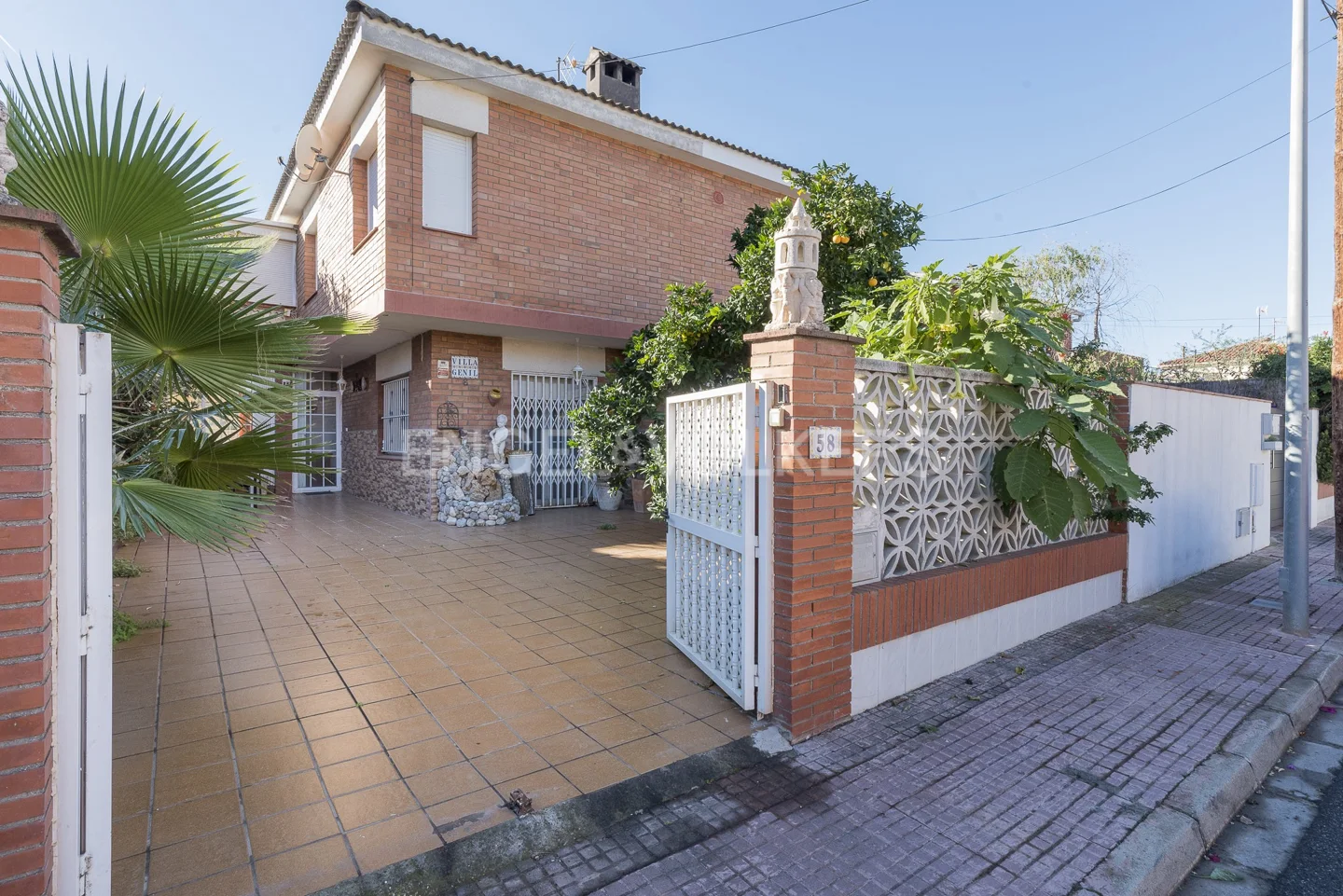 Semi-detached house located on the main street  Rocamar