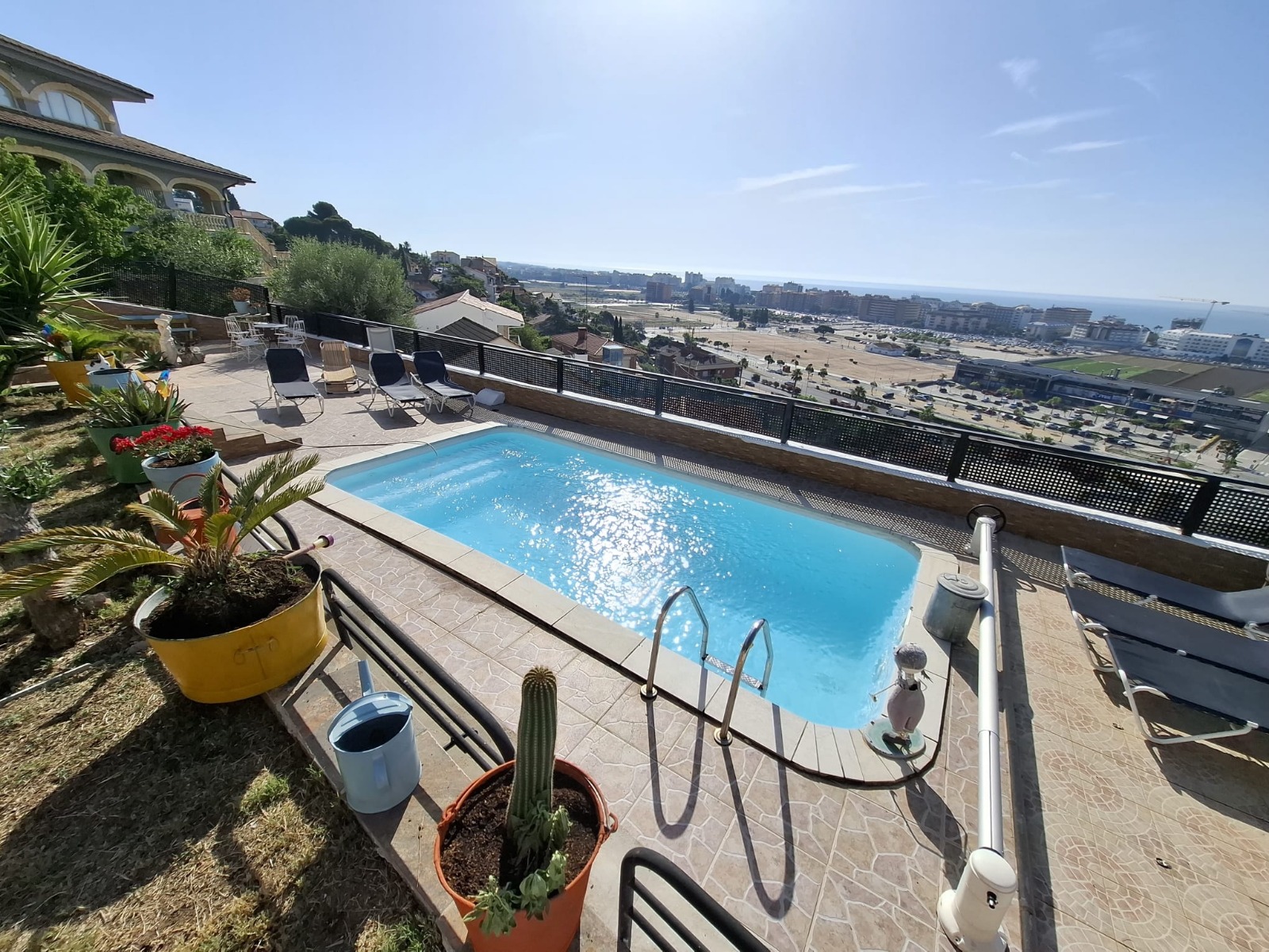 Exklusives Haus mit Pool und Meerblick in Santa Susanna: ruhig, privater Garten und Komfort nahe Barcelona