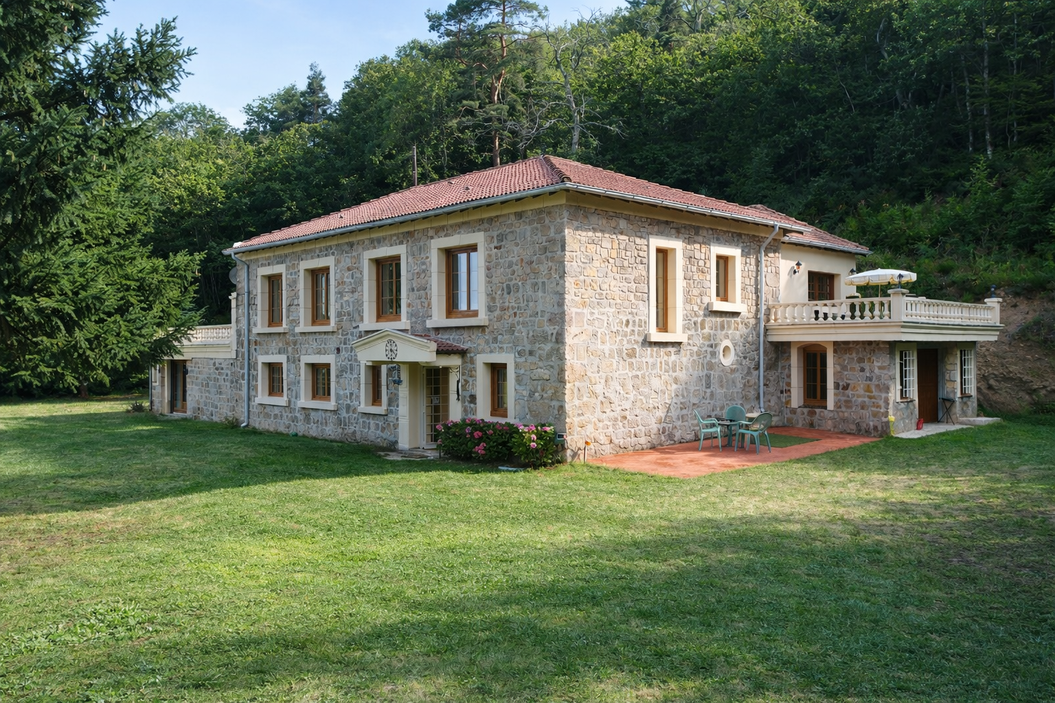 Character property with commanding views and strong potential – Silhac (Ardèche)