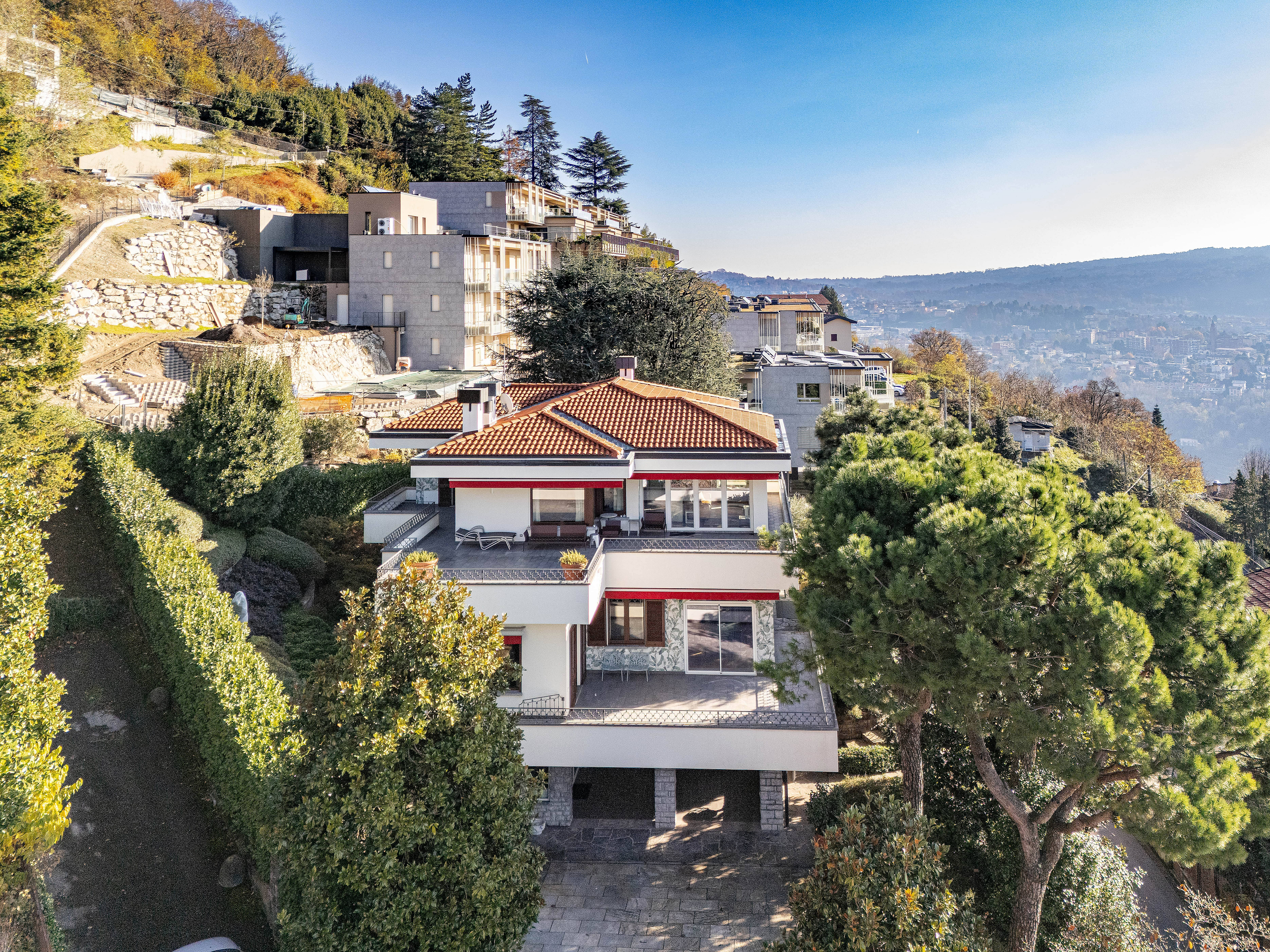 Elegante Villa in prestigeträchtiger Lage am Comer See