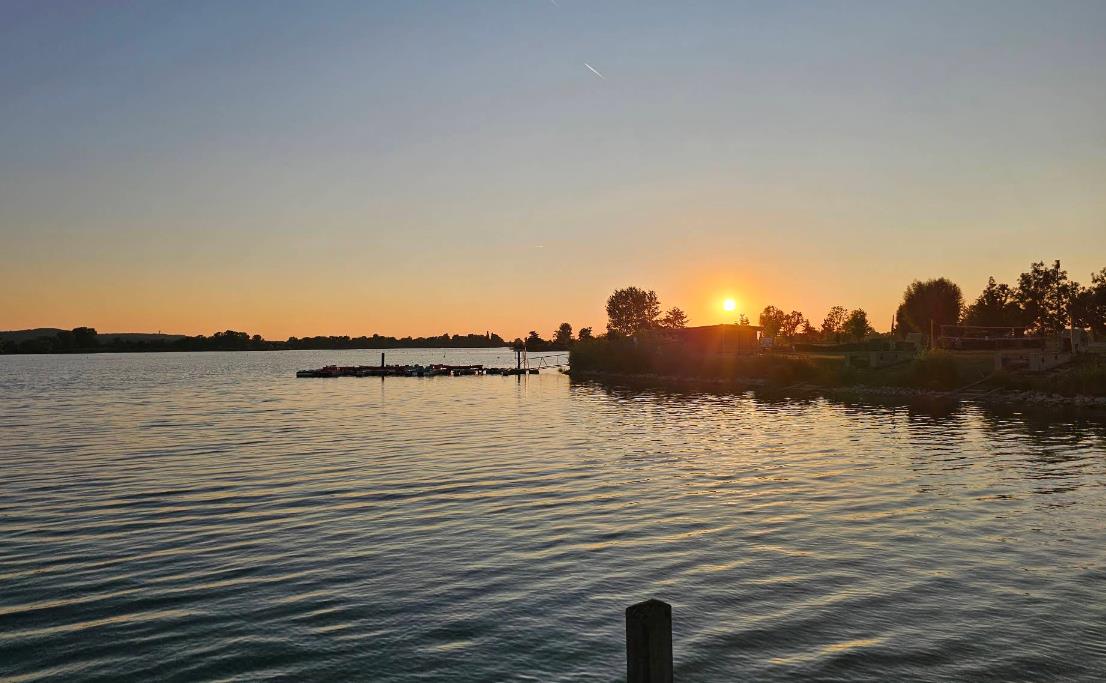 Wohnen, Natur, Sport und Hobby im Einklang -  Neu- und hochwertiges Reihenhaus im Fränkischen Seenland mit guter Verkehrsanbindung