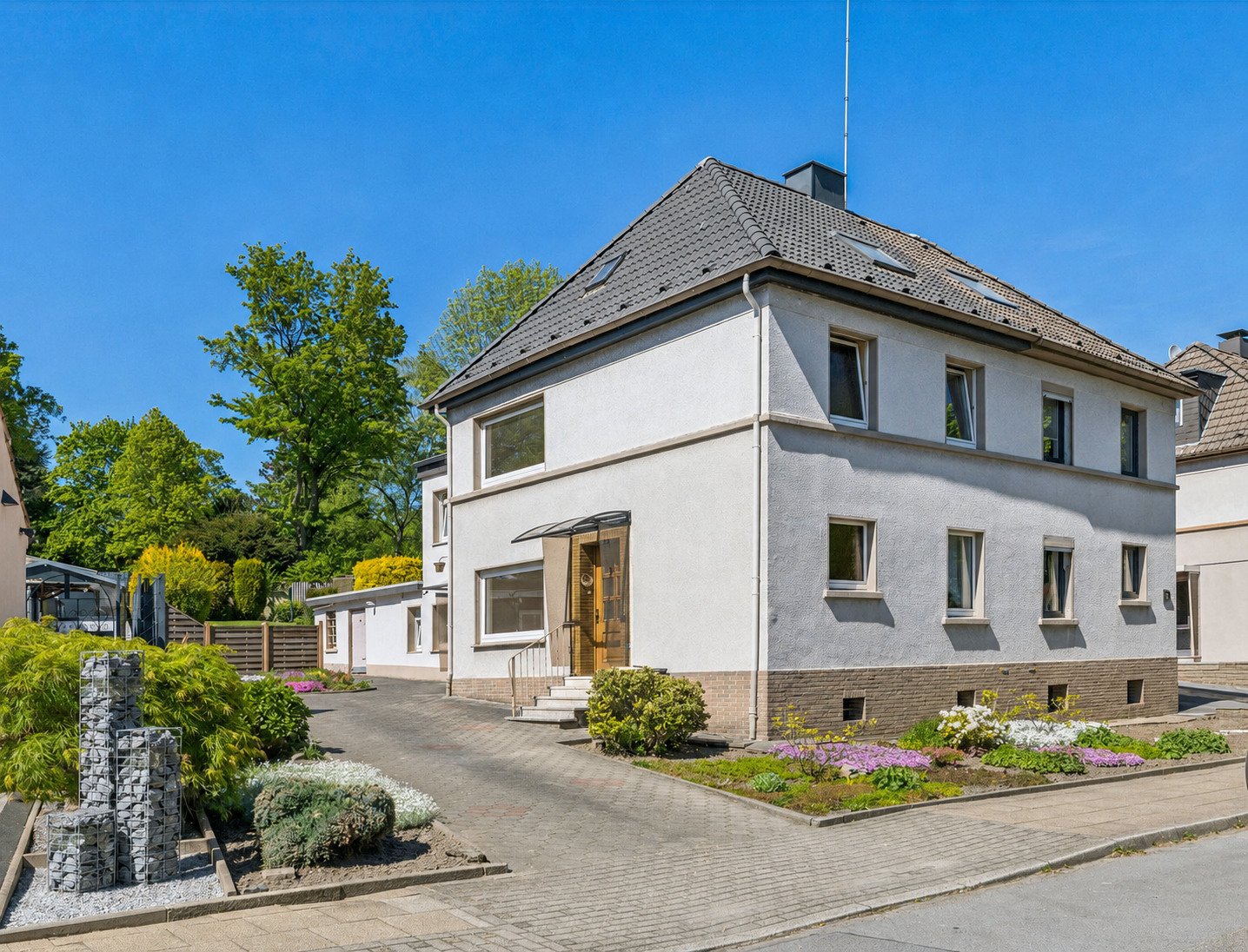 Family happiness in a quiet location with plenty of space for creative ideas