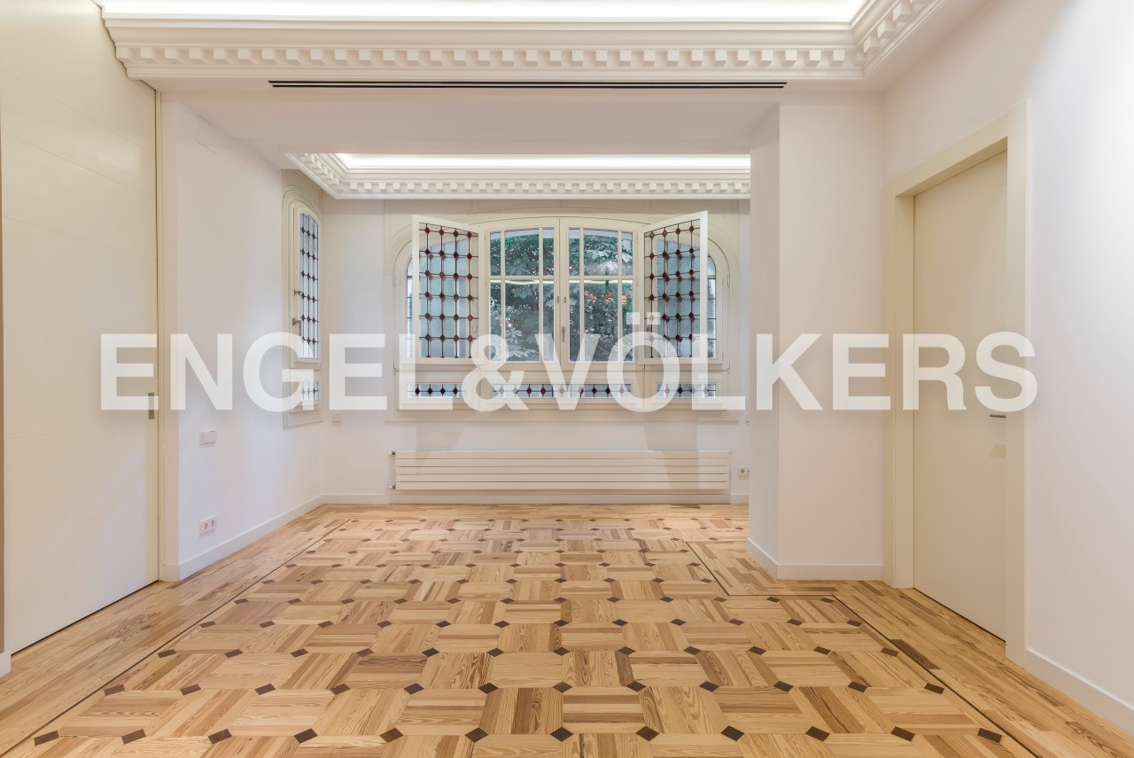 Flat with concierge 24/7, gym and garden in Recoletos