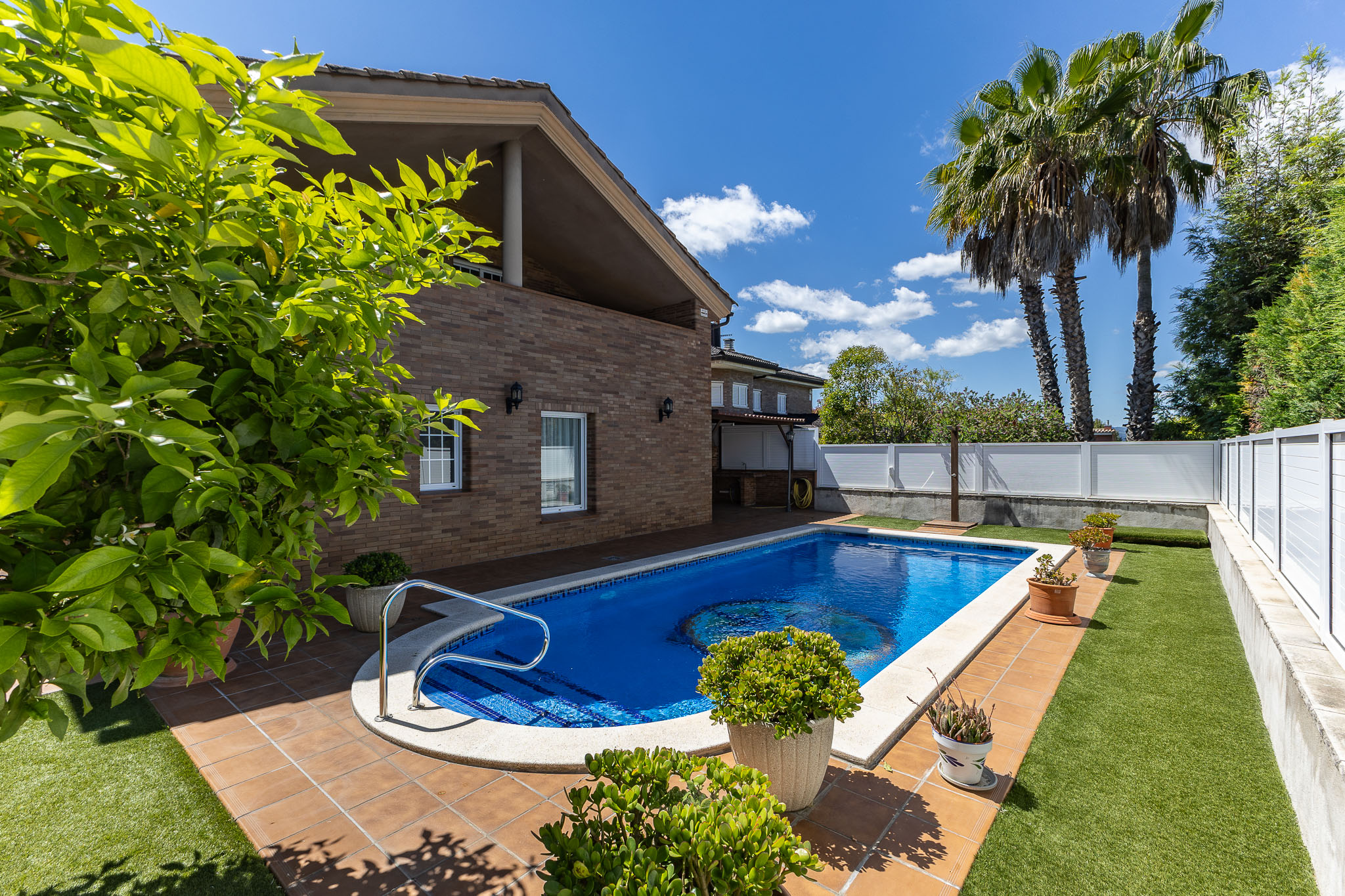 Exclusive single-family home with pool: Quality of life 15 min from Barcelona