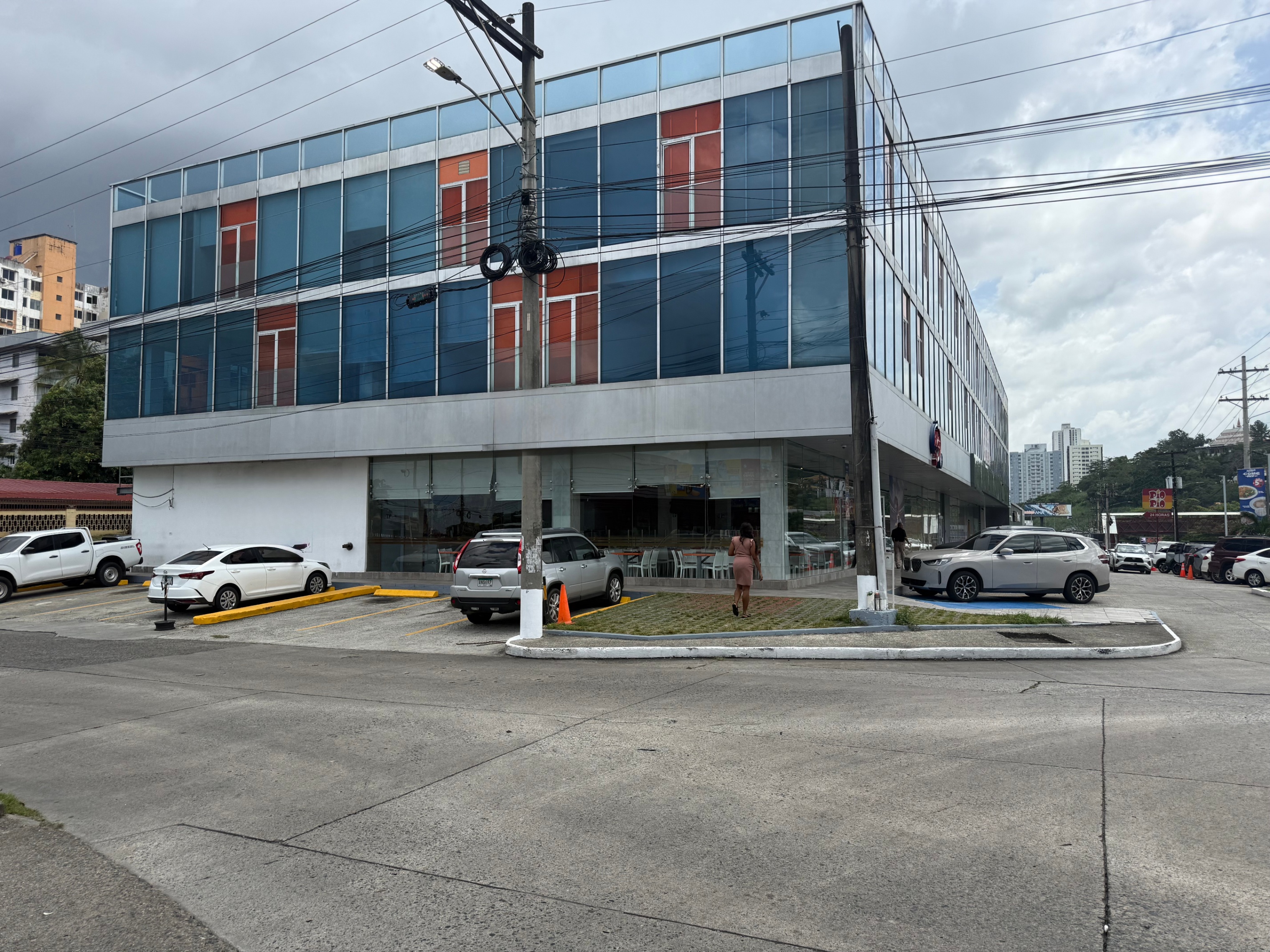 High-Profile Commercial Building in Betania
