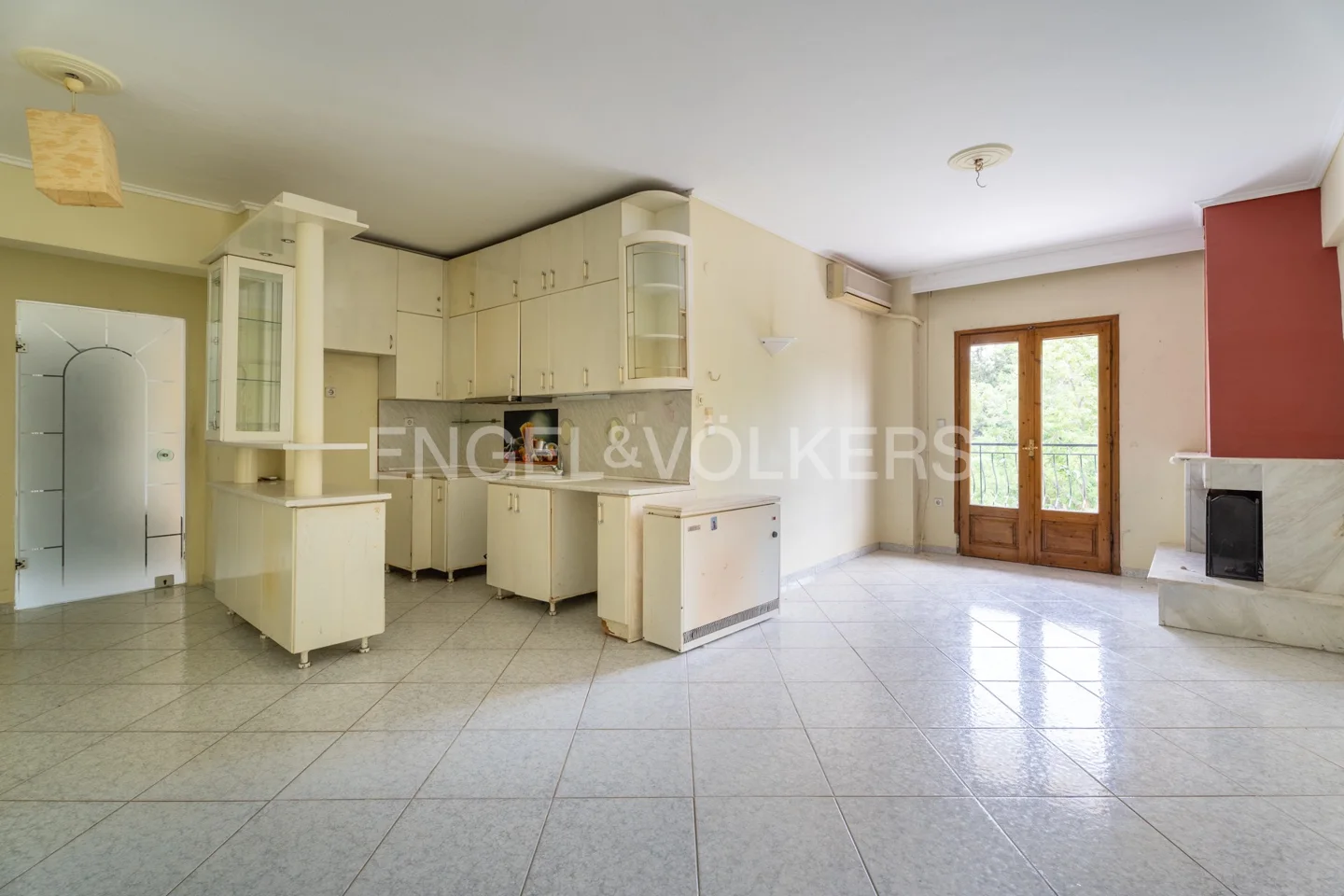 Sunny apartment in Pylaia
