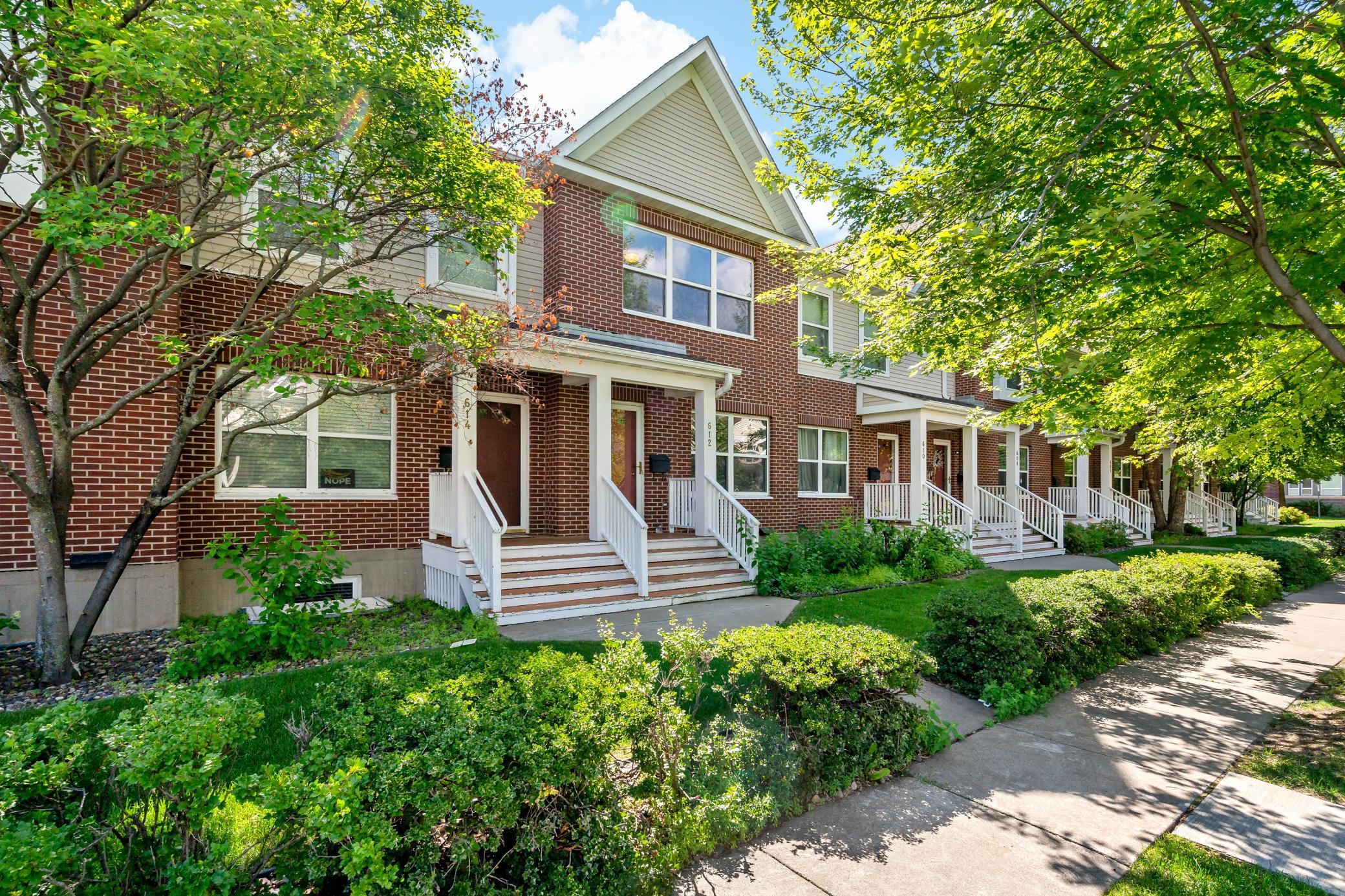 Urban 3-Level: Two Full Baths & Private Patio