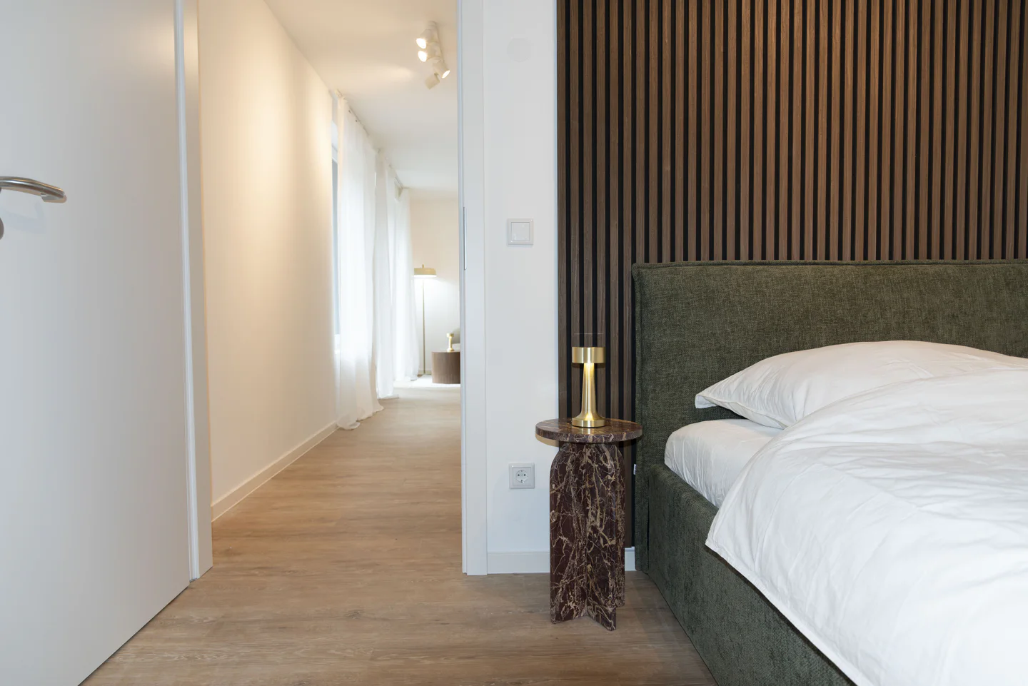 Erstbezug: 91 Sanierte Apartments mit Einbauküchen in Bestlage - Photo 3