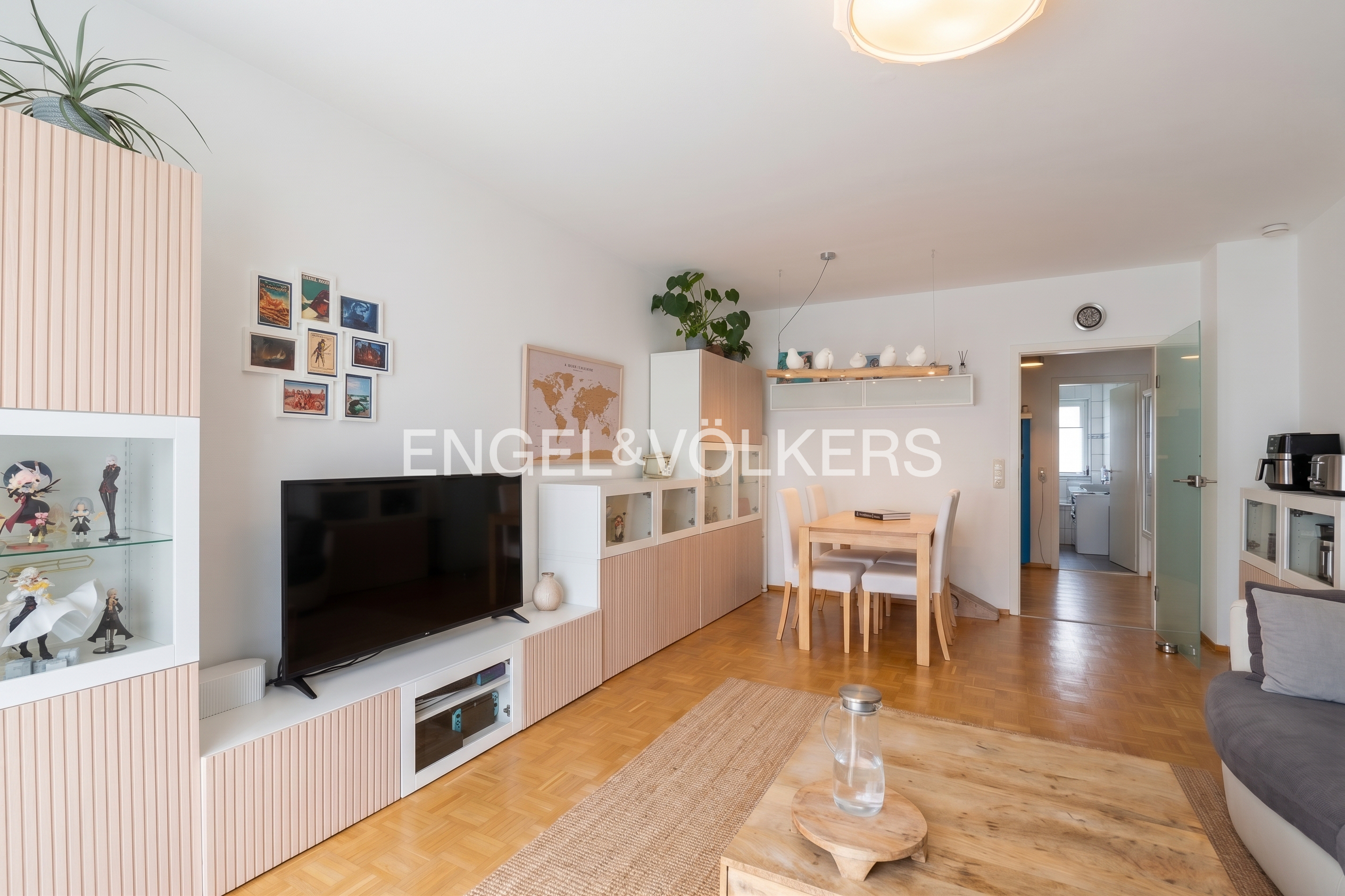 Ihr neues Zuhause: Großzügige 3-Zimmer-Wohnung mit sonnigem Südwestbalkon und TG-Stellplatz [AI-modified]
