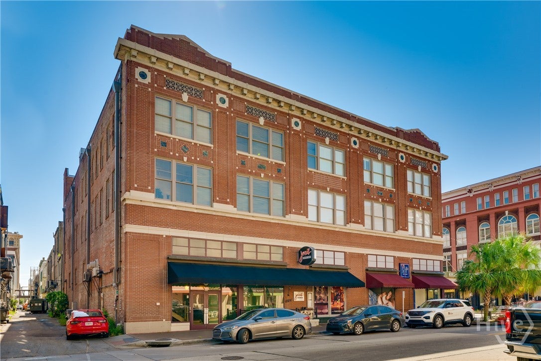 Broughton Street Residence. Furnished. Move-In Ready.