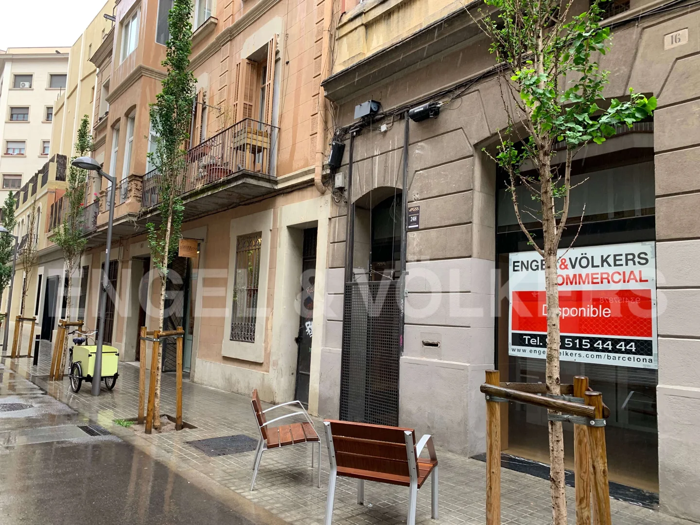 Fantástica Local tipo-loft en Gràcia (con inquilino)