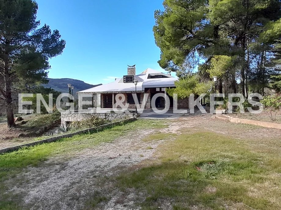 Villa surrounded by nature in Macastre