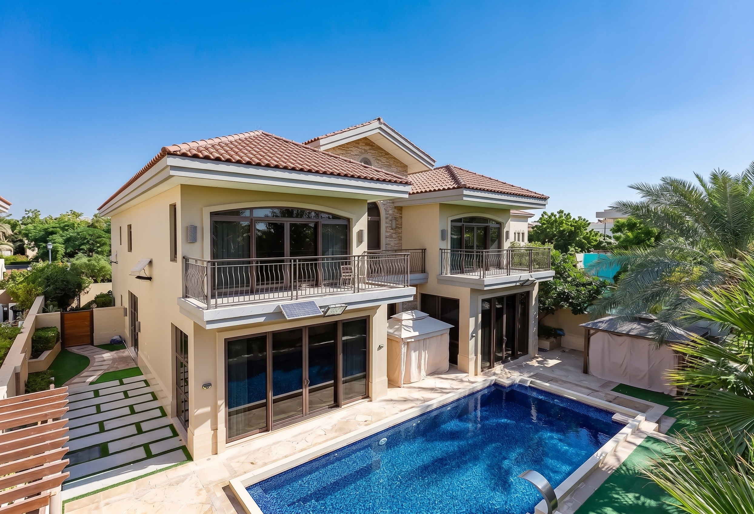 Immaculate | Lake Backing | Distinctive