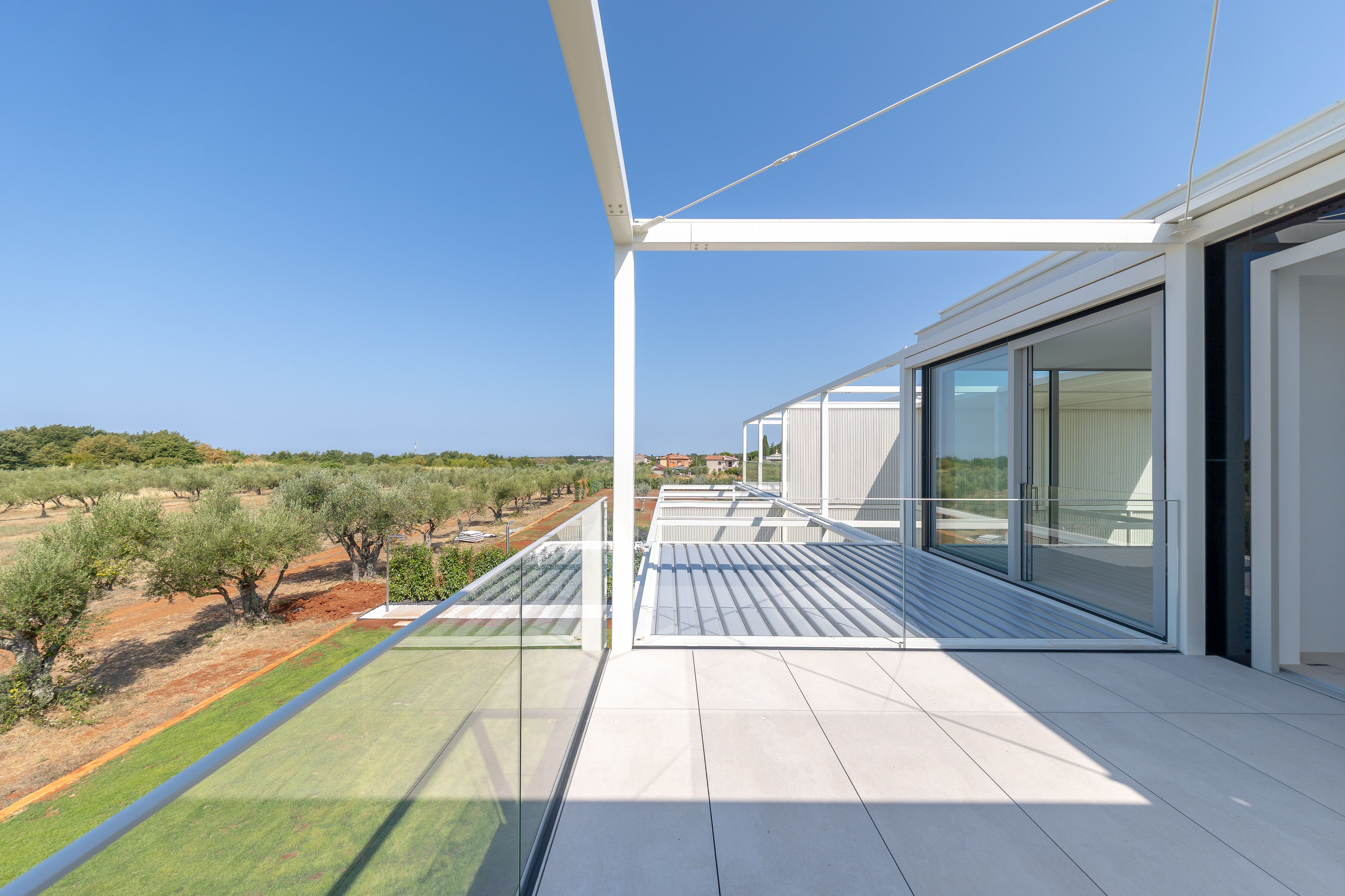 Sustainable designer residence with pool & customization options (No. 2)
