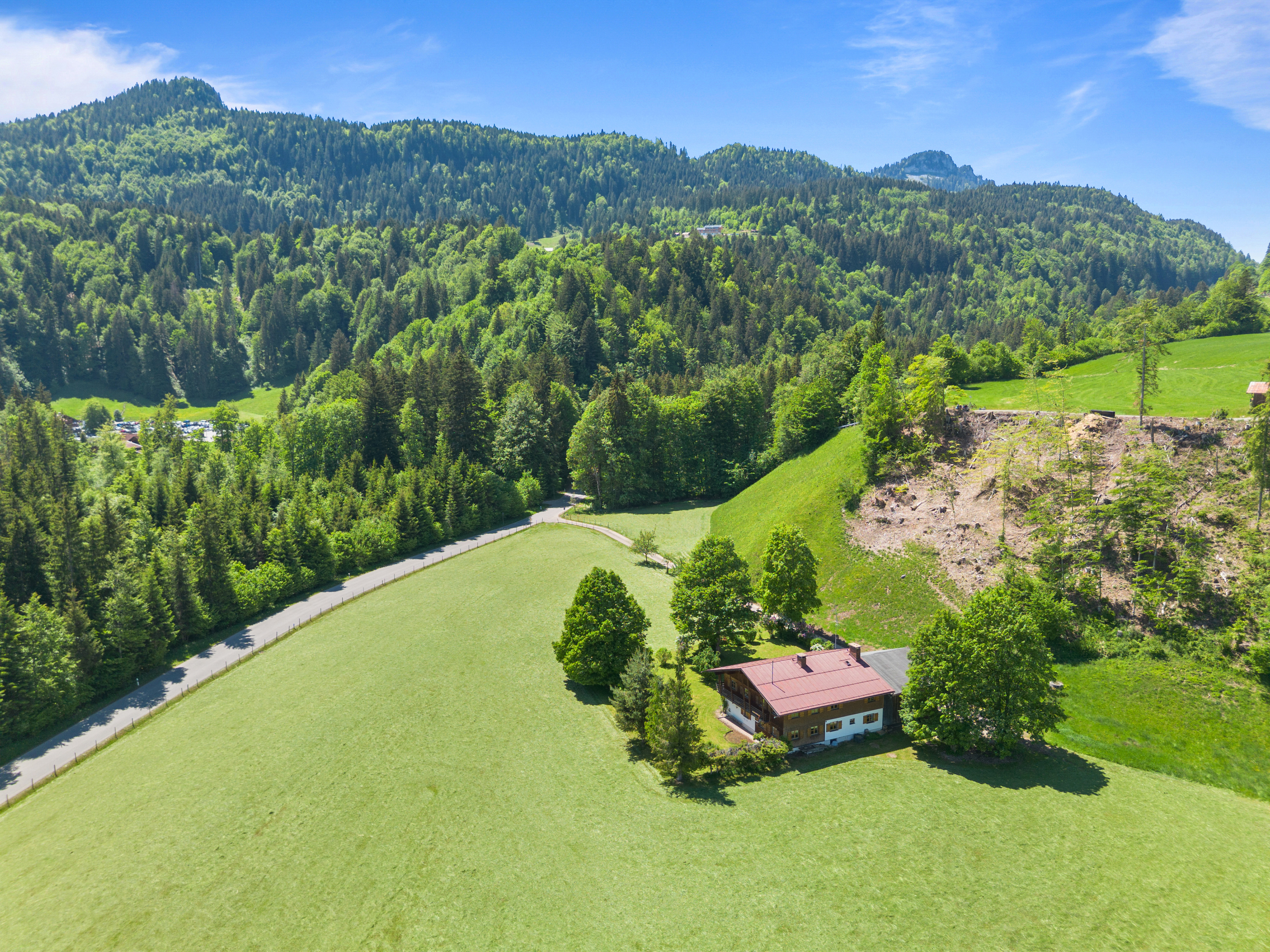 Exklusiv in Oberstdorf: Historisches Alpdomizil (Denkmal-Ensemble) – repräsentativ und wunderbar geborgen im Bergpanorama