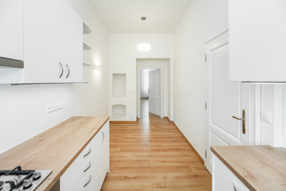 Pronájem bytu 2+1 po kompletní rekonstrukci – centrum Prahy, V Jirchářích