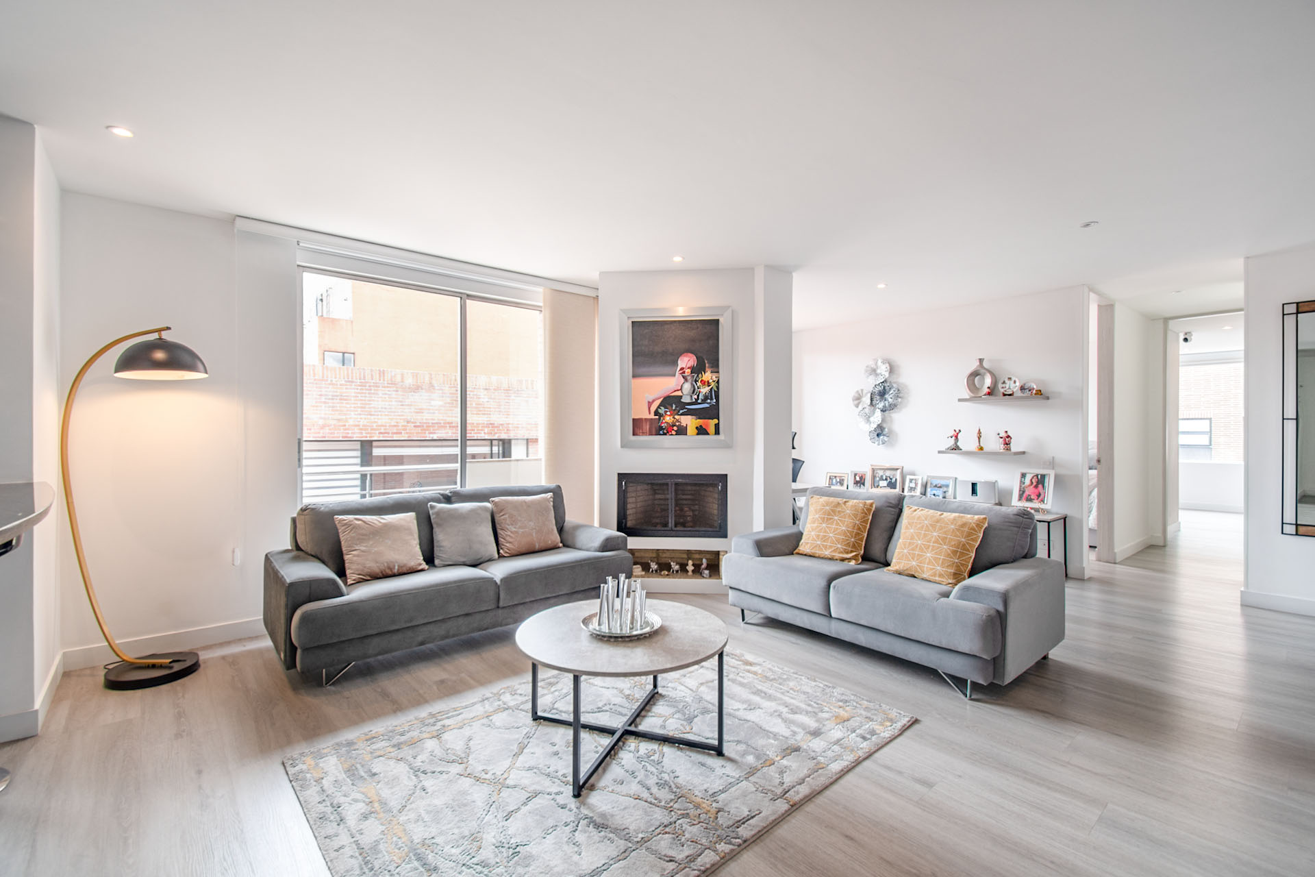Apartamento Iluminado con balcón para venta en El Virrey