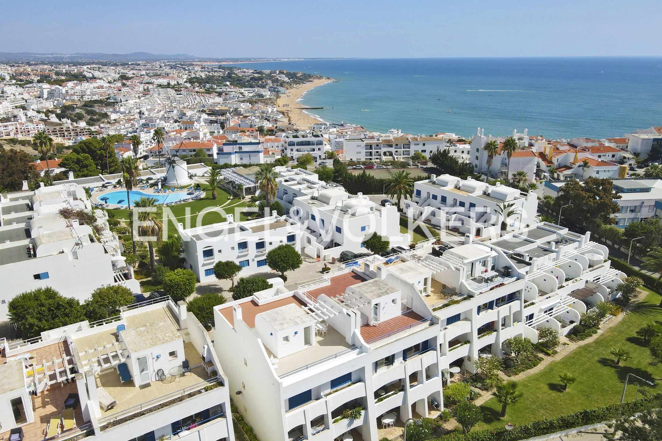 Apartamento T2 a pé da praia com vistas sobre a cidade e o mar