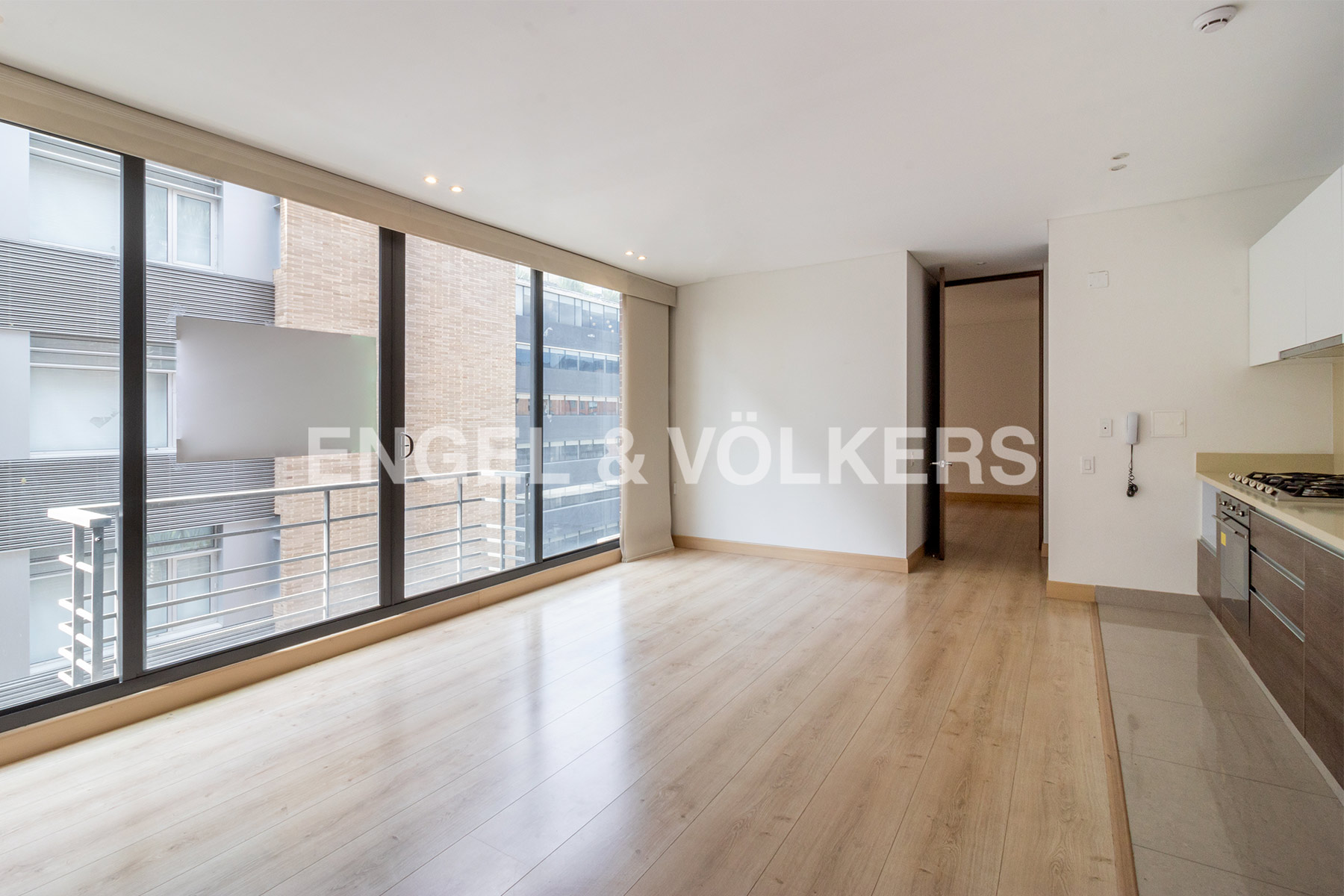 Moderno apartamento con balcón para arriendo en Chicó Norte