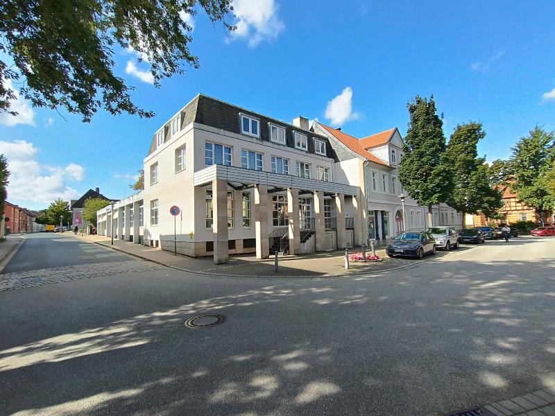 Historie trifft Moderne – außergewöhnliches Wohn- und Geschäftshaus mit exklusivem Bank-Loft