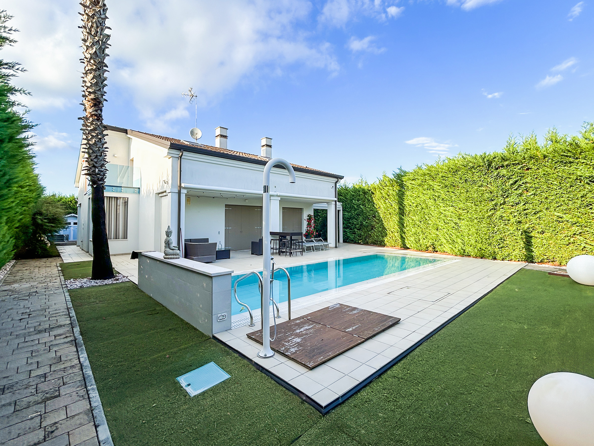 Unfindable modern villa with pool